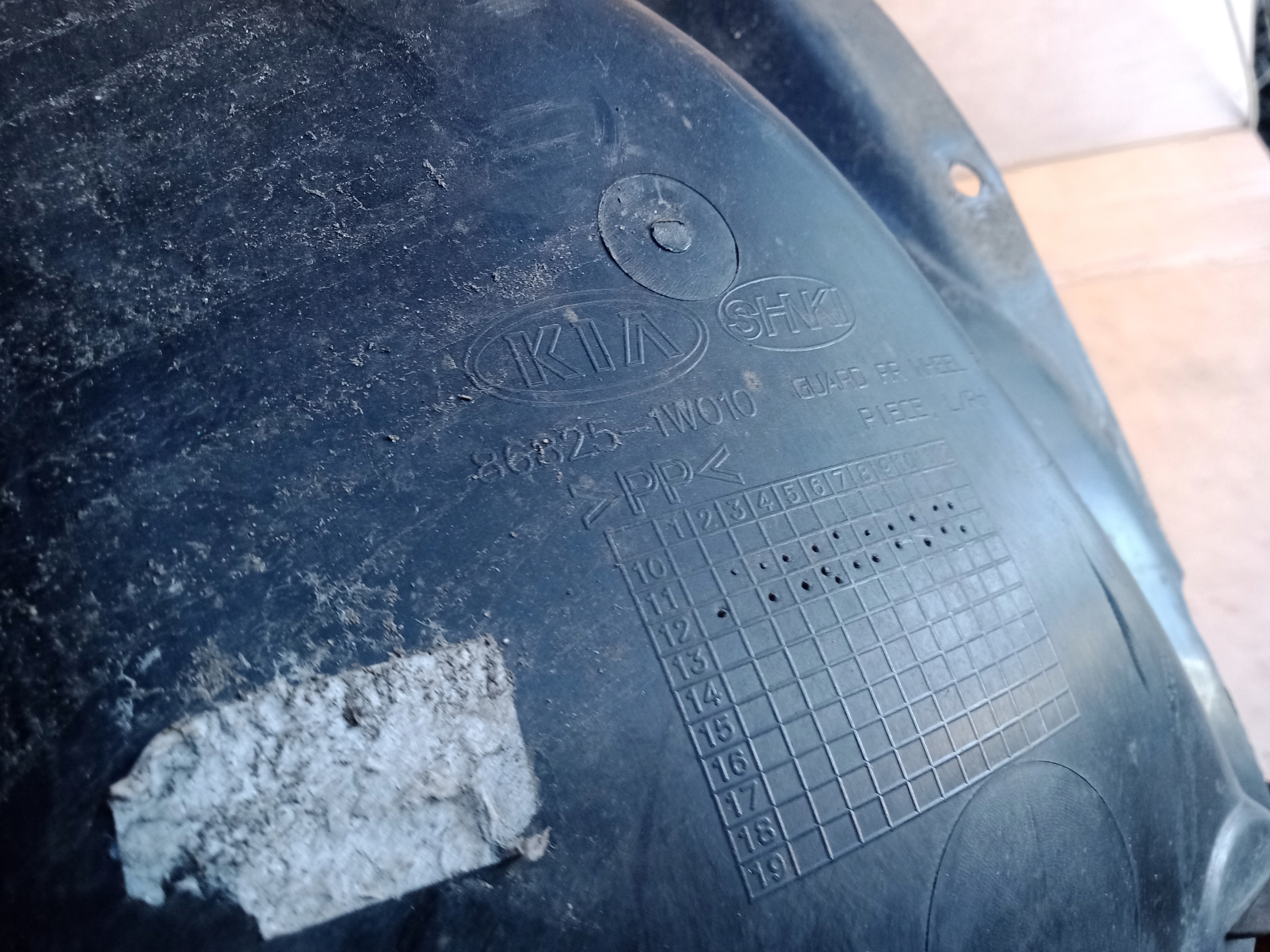 KIA RIO III mudguard left rear part 86825-1W010 2011