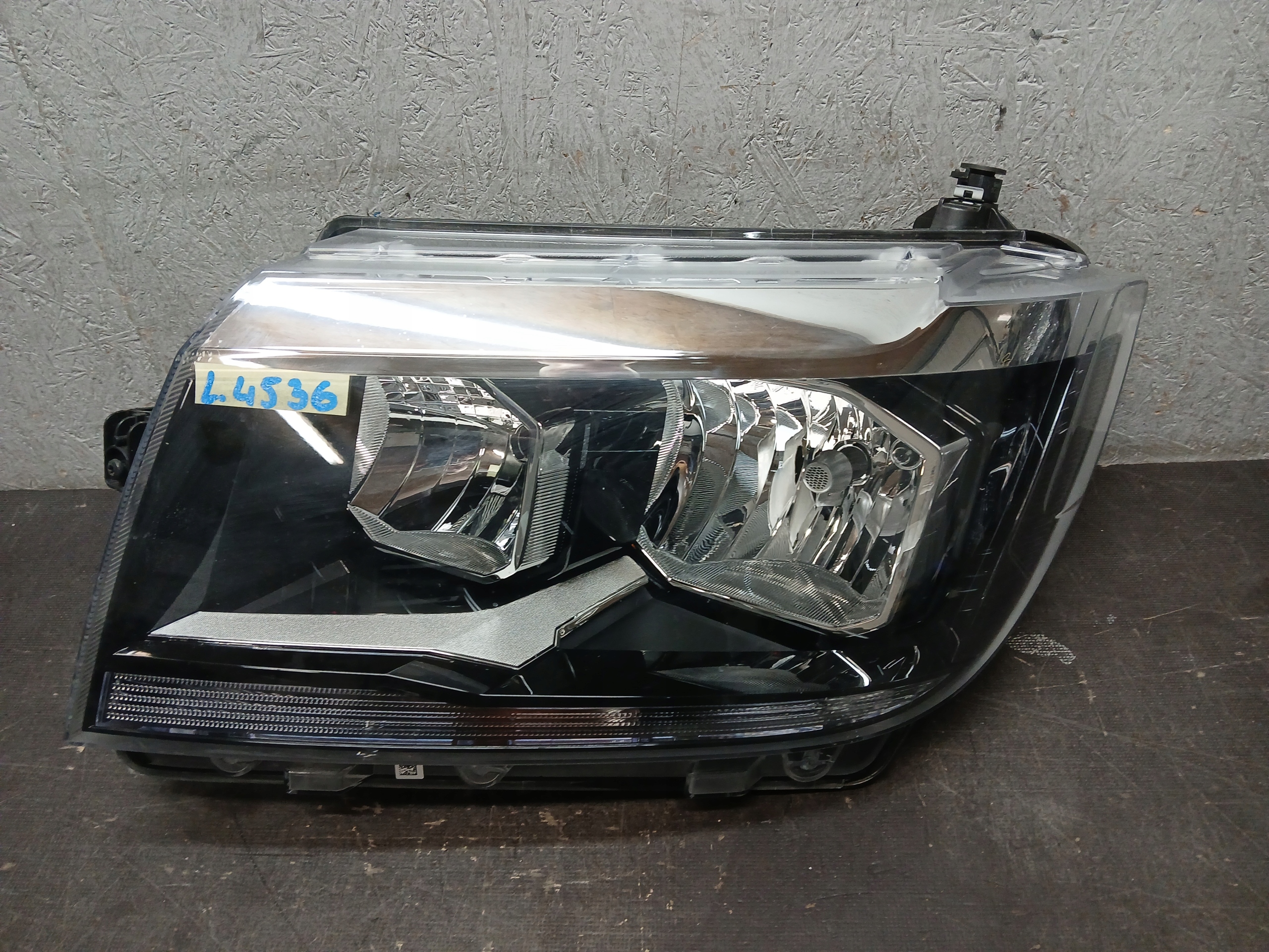 light front left VW CRAFTER 7C1941005B