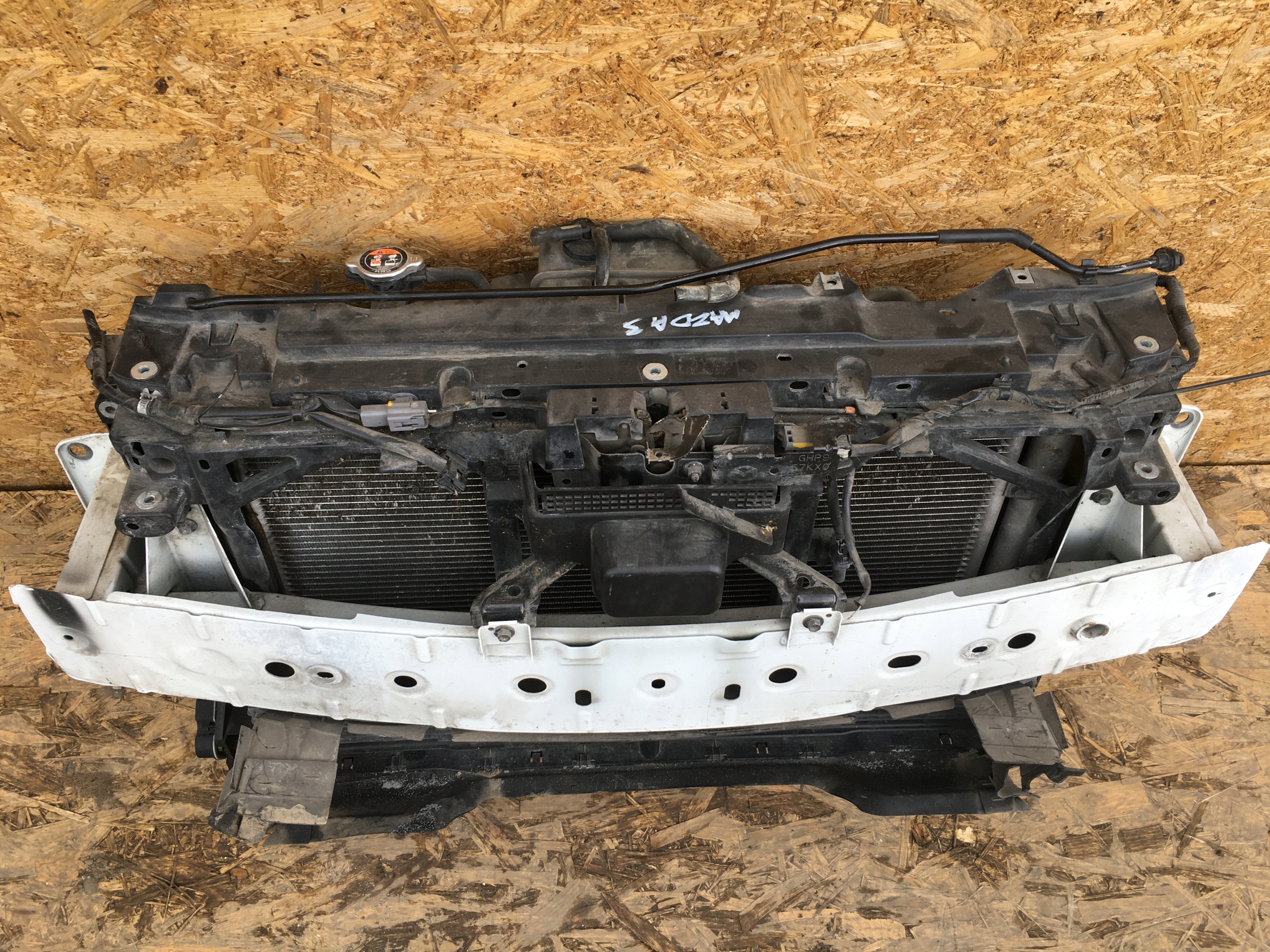PAS PRZÓD PRZEDNI CHŁODNICE MAZDA 3 III BM 2.2D Producent części Mazda OE