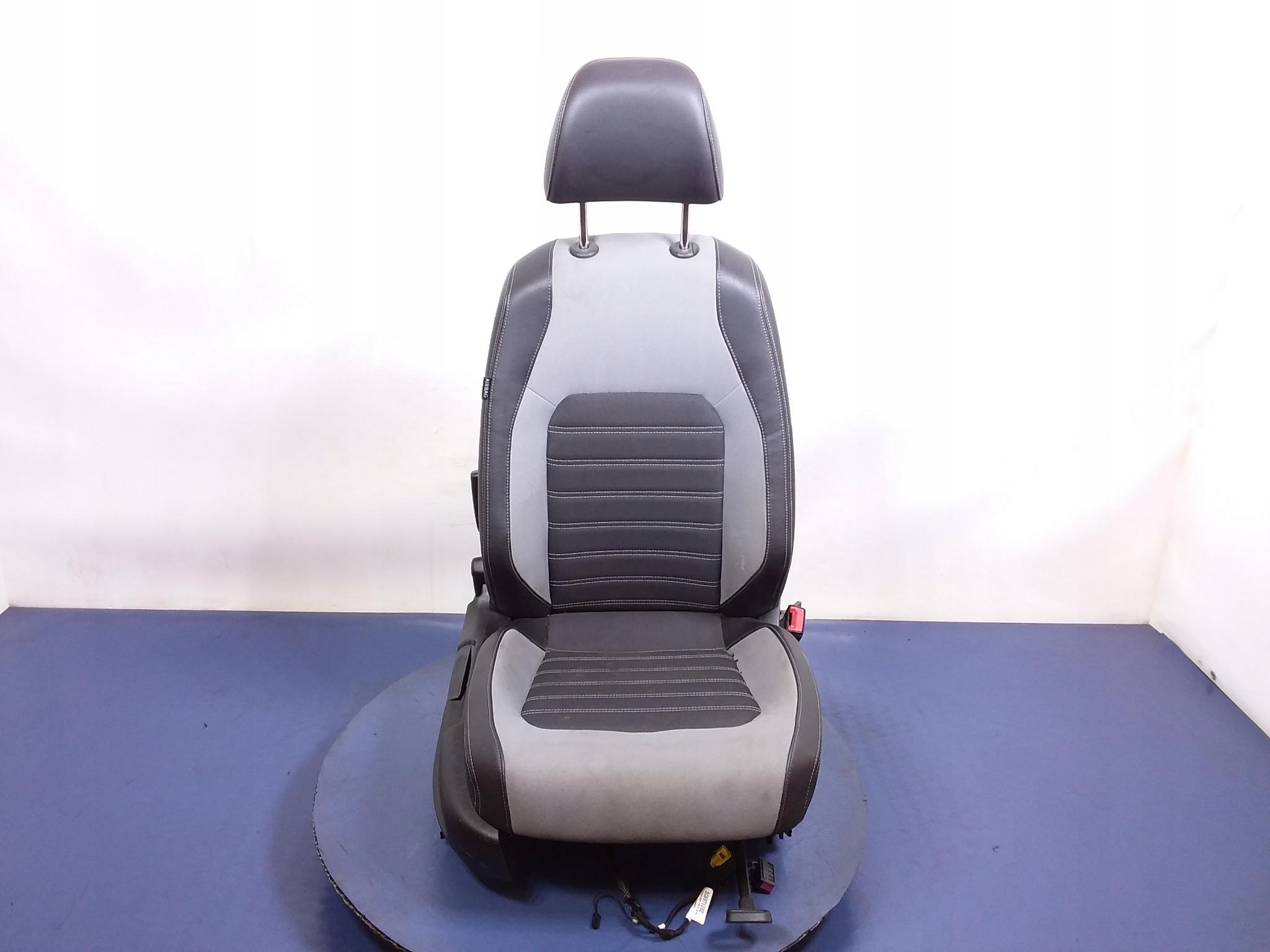 vw JETTA VI кресло пассажира кожа