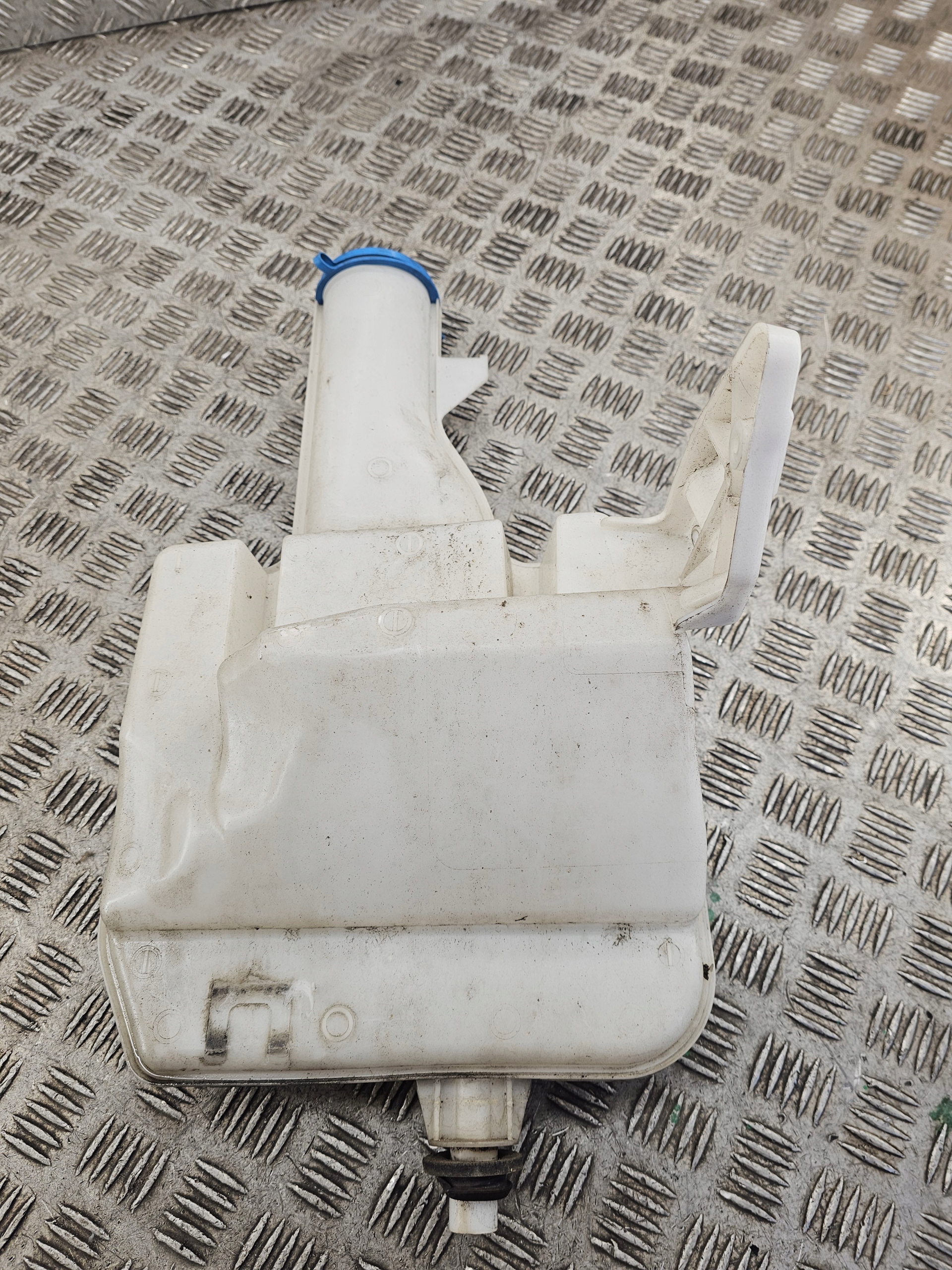 MERCEDES W 907 SPRINTER washer fluid tank 15549454A original