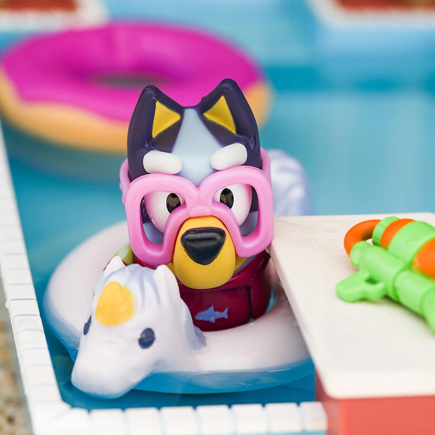 BLUEY ZESTAW BASEN POOL TIME PLAYSET BLUE DINGO Wiek dziecka 3 lata +