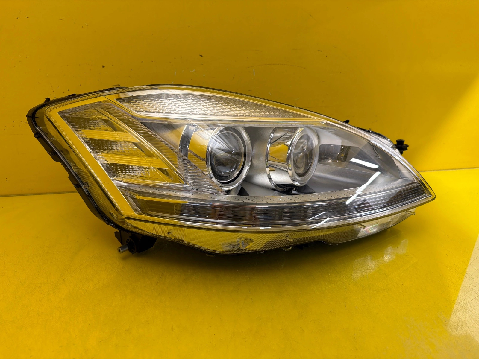 light right front Mercedes S-Klasa W221 Lift Xenon A2218201439