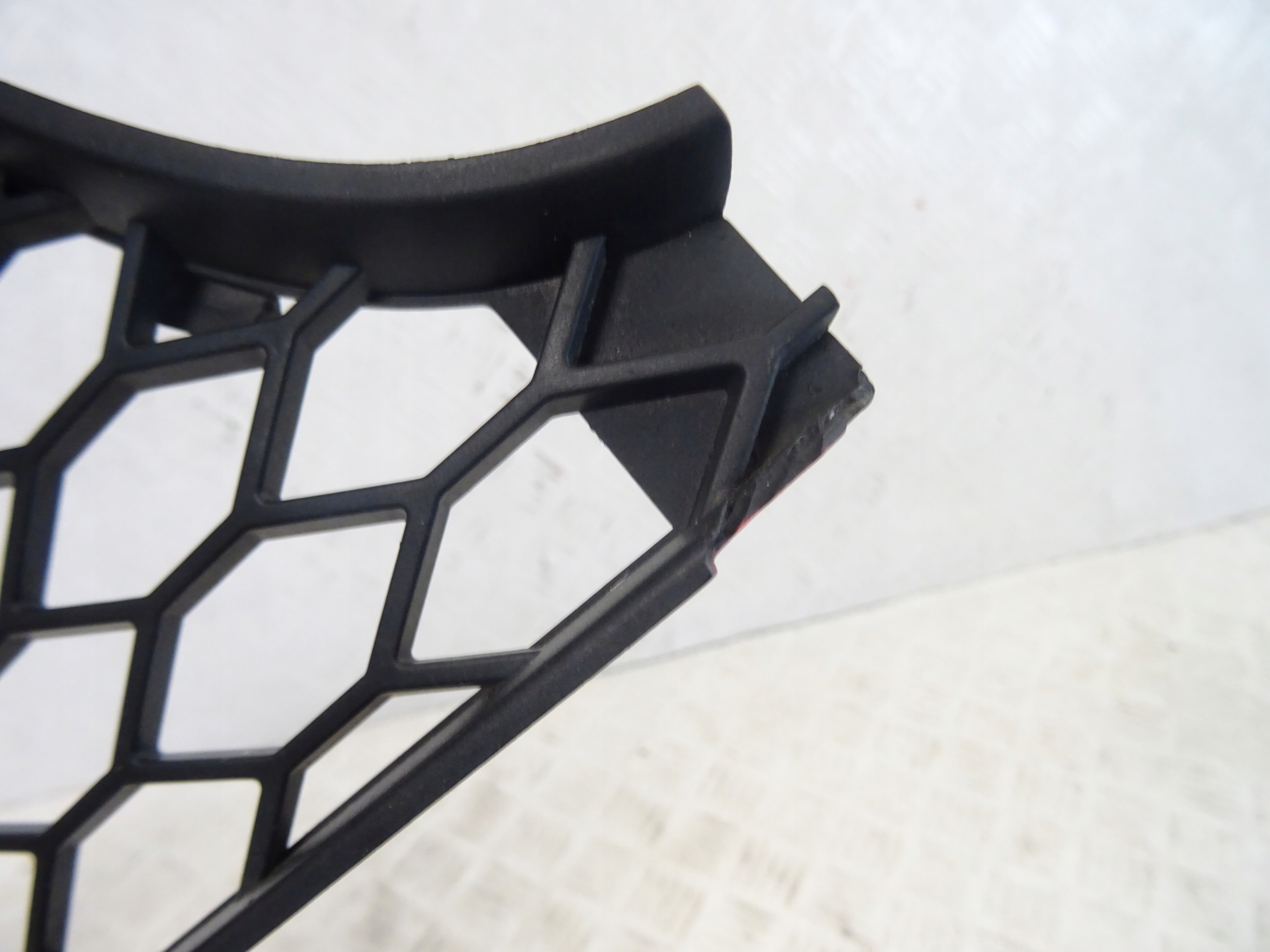 grid of a bumper front front right AUDI Q5 8J S-LINE 8J0807682H