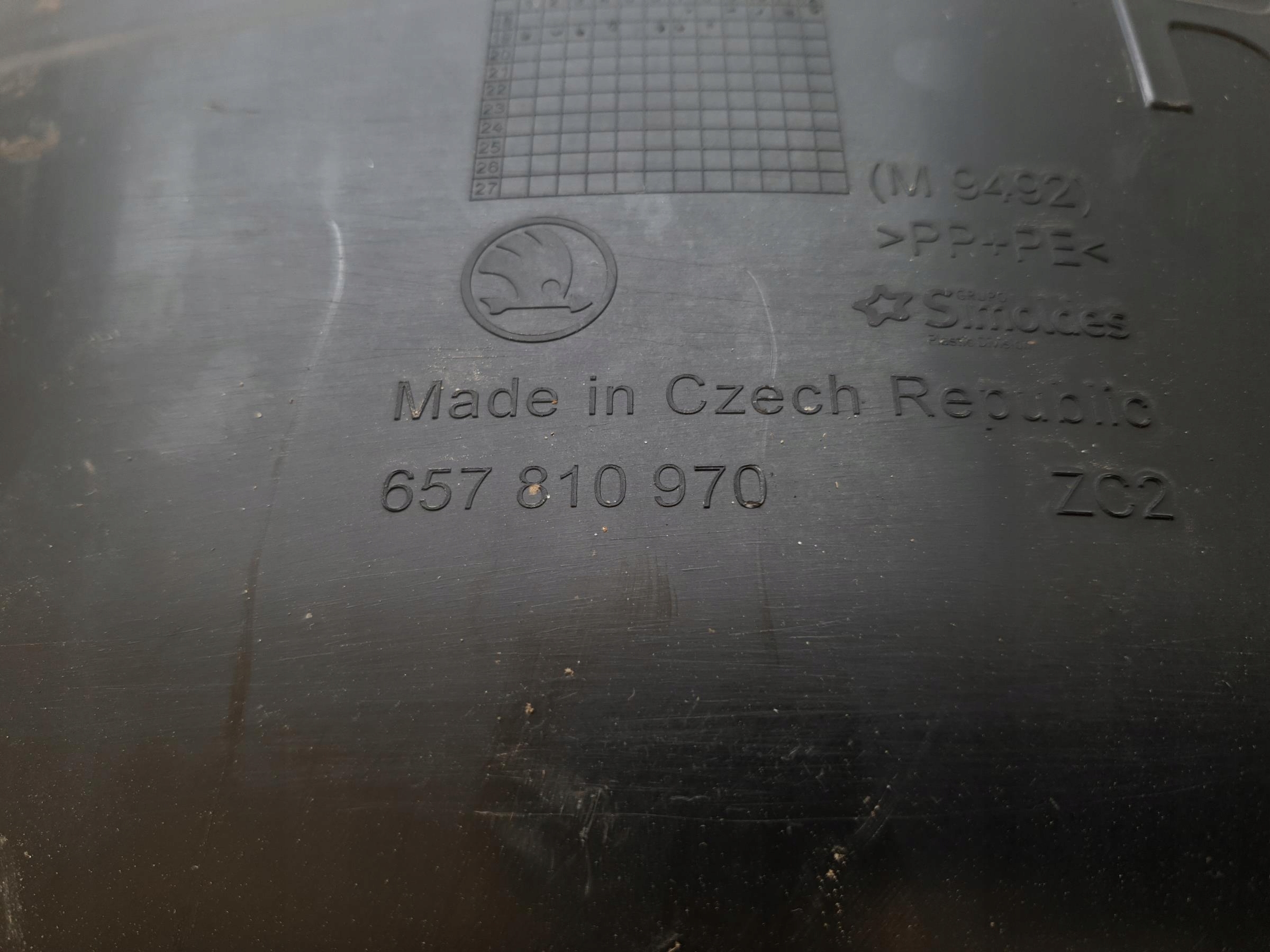 подкрылки правый зад SKODA SCALA