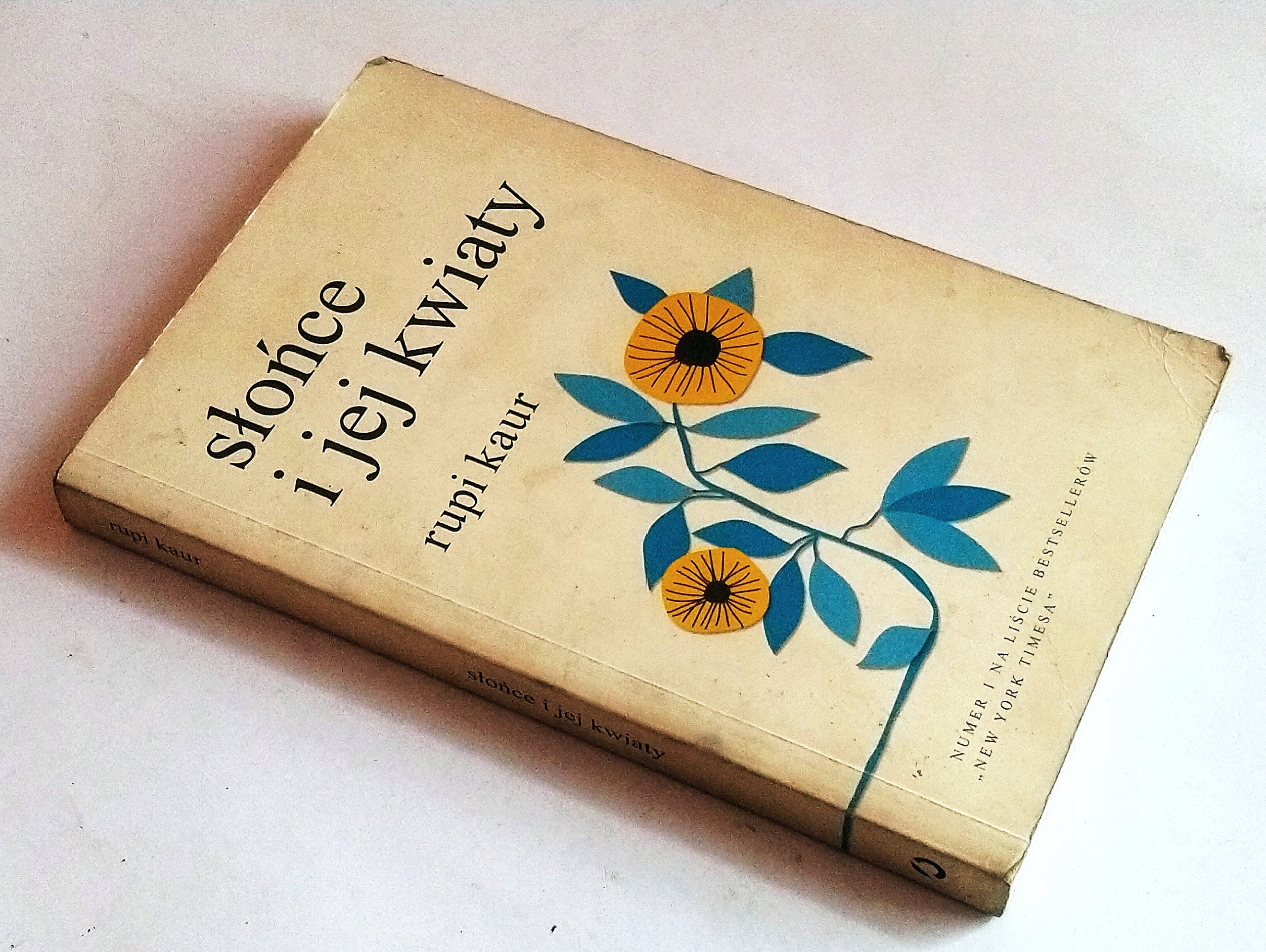 Słońce i jej kwiaty Rupi Kaur ISBN 9788375154856