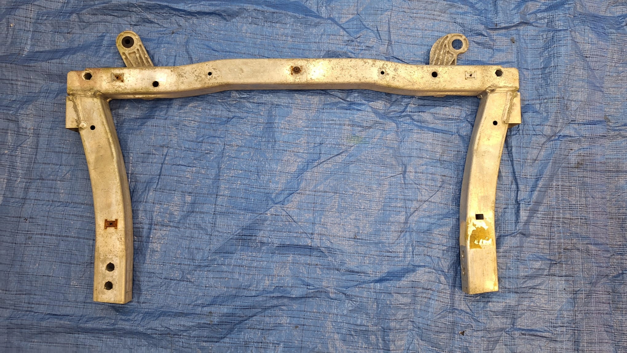 lower radiator stiffener pillar front 390153376 OPEL ADAM 1,0T 16R