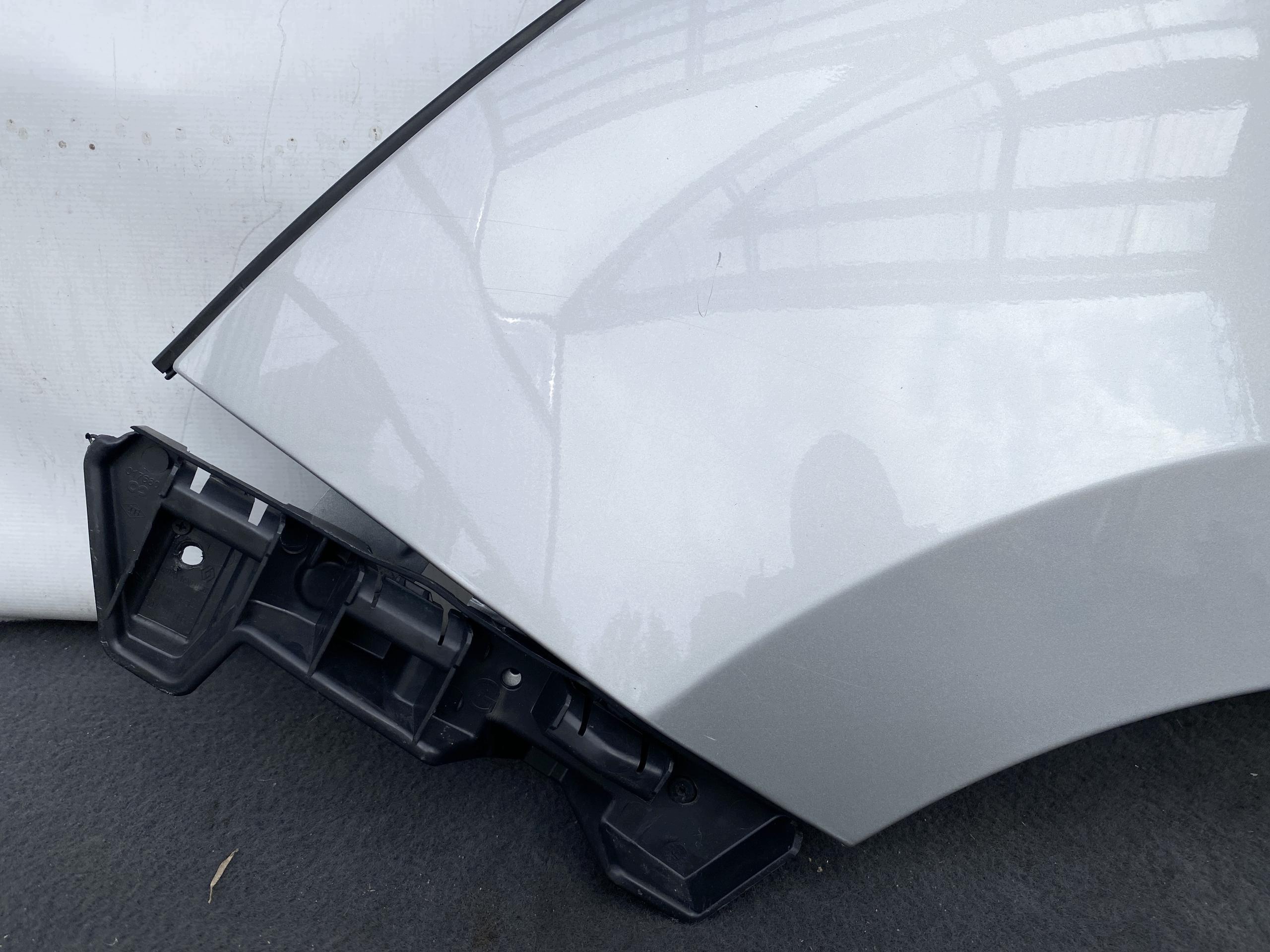 RENAULT MASTER 3 10- fender front front left SREBRNY METALIK 631010504R
