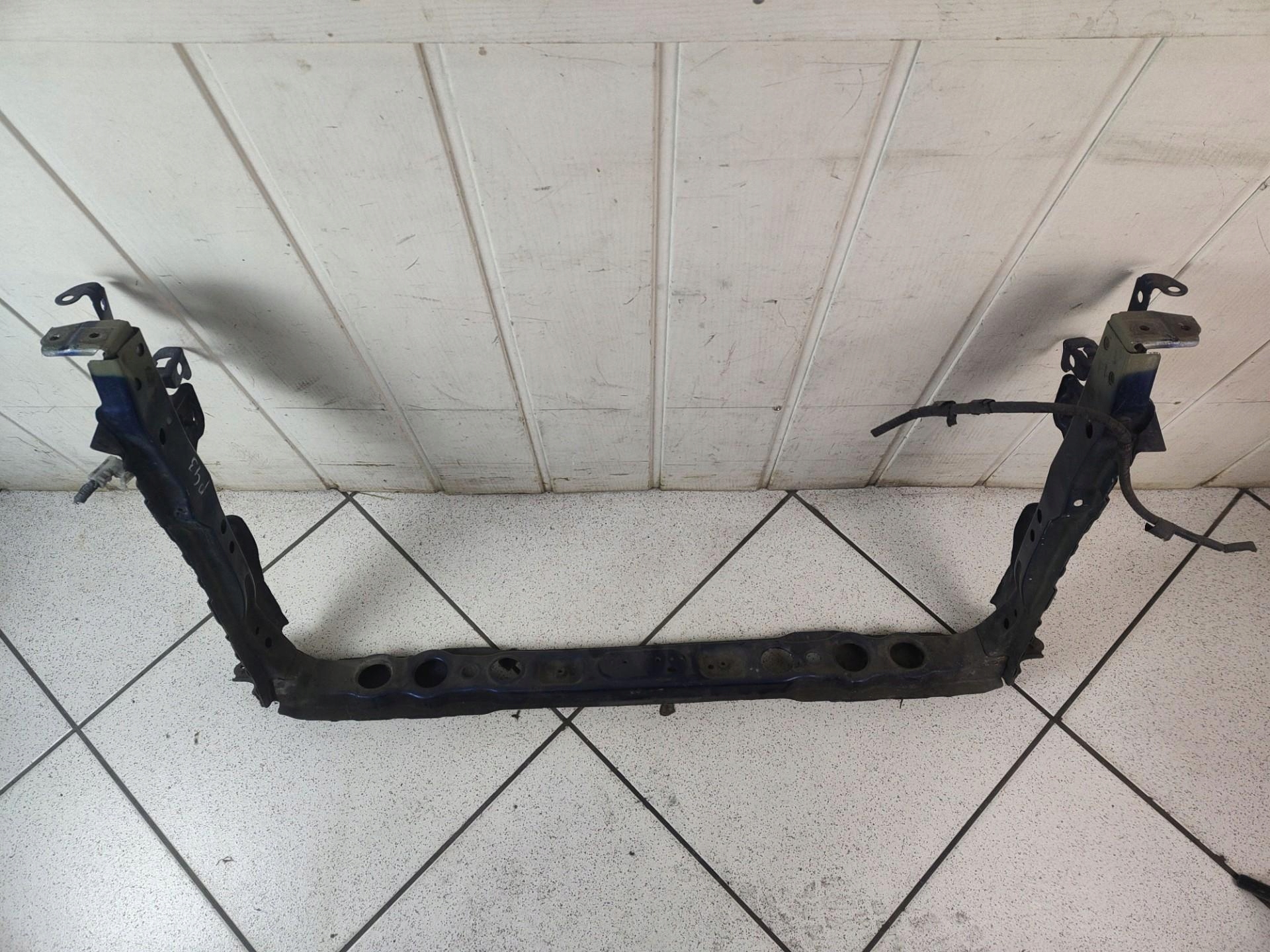 support panel for radiators pillar iron Toyota Prius plus ZVW40 facelift 2015