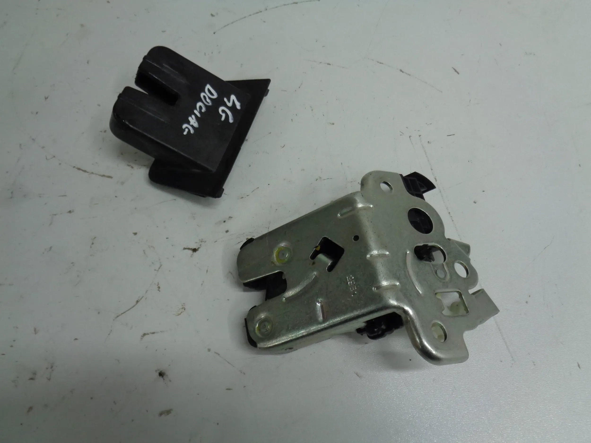 AUDI A6 C7 4G A7 lock bonnet rear part