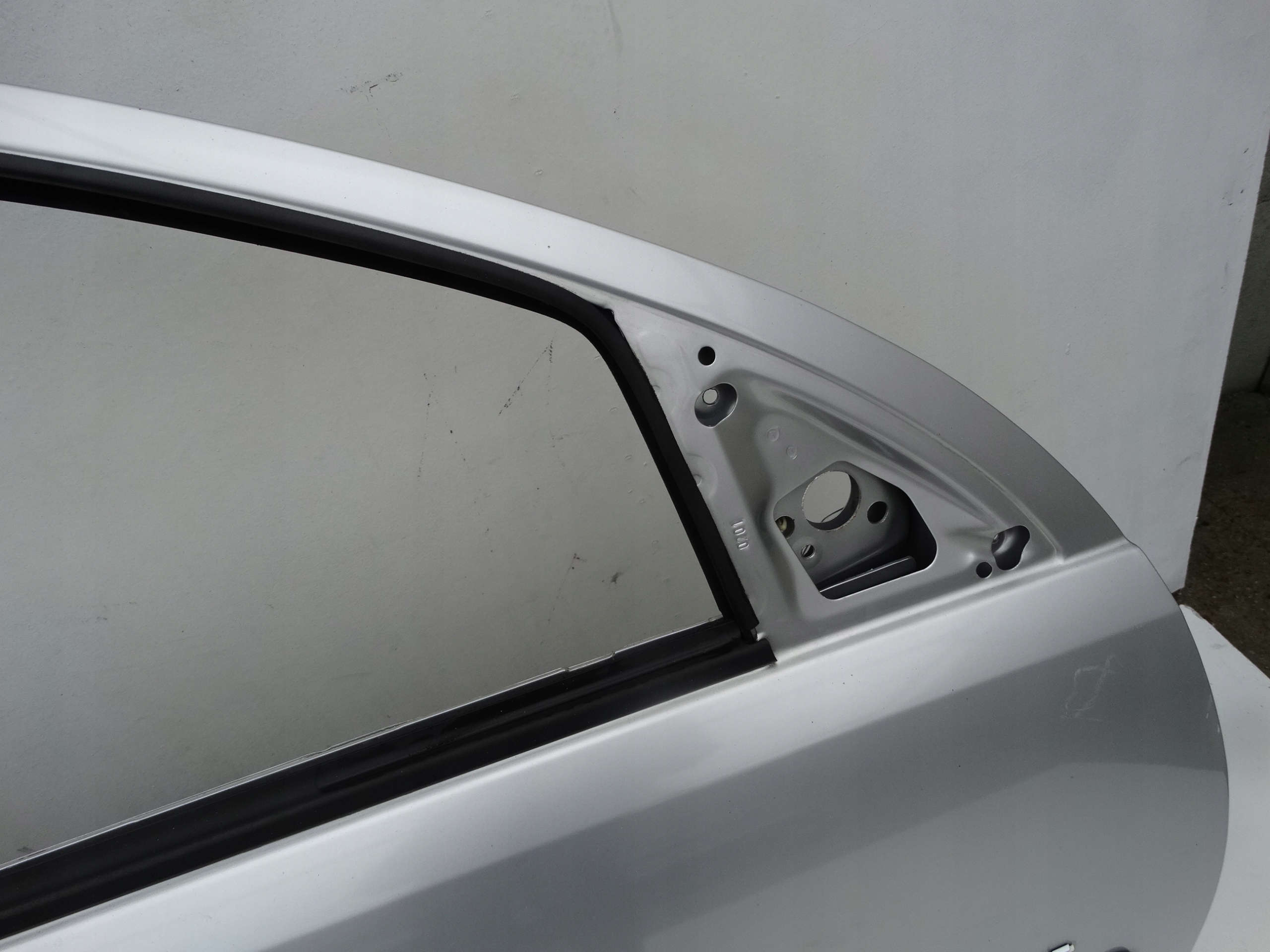 door OPEL CORSA C 3 door right front KOD : Z147