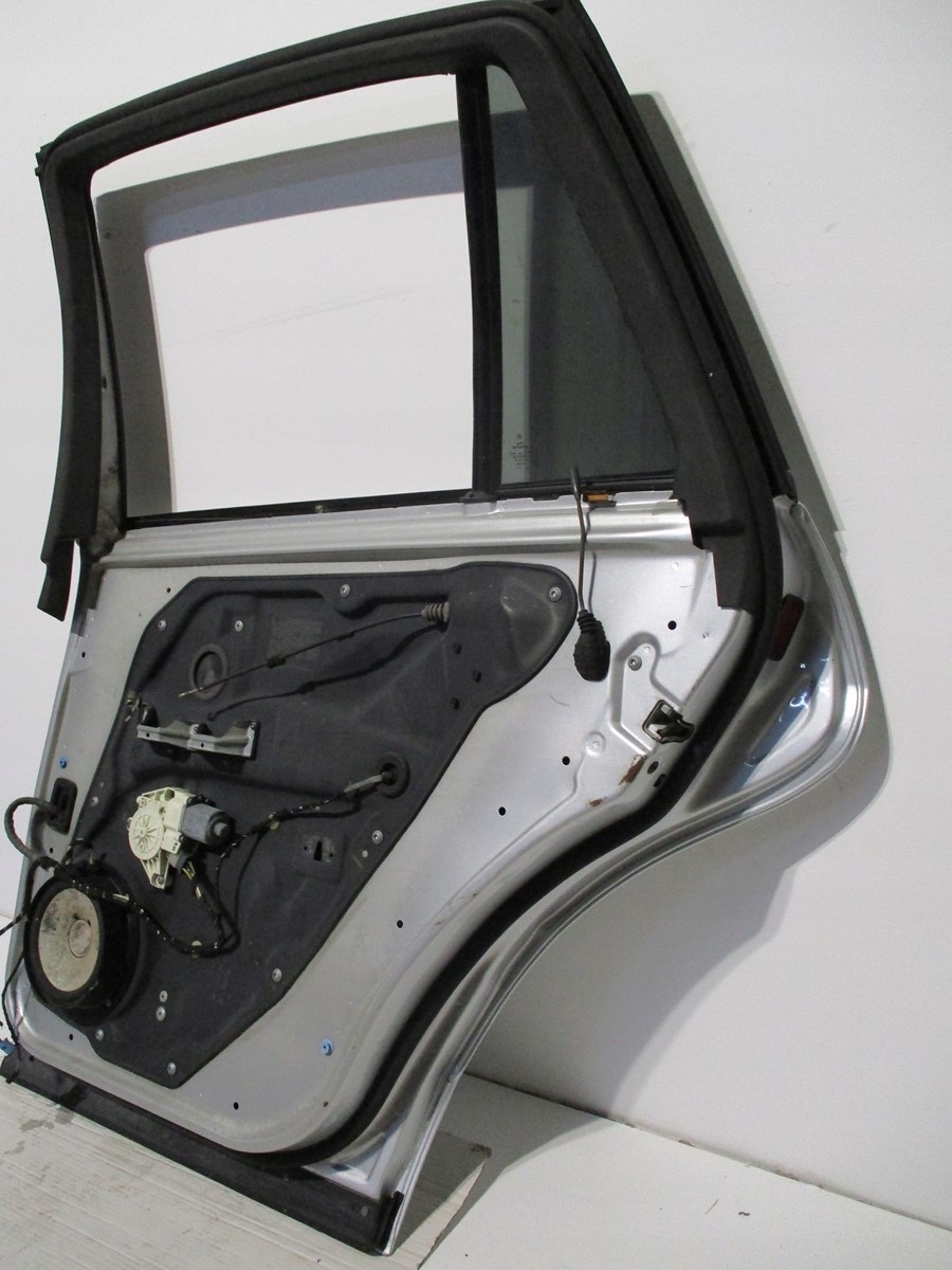 door right rear. MERCEDES R KLASA 251