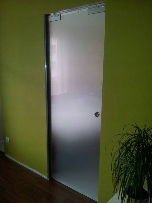 DRZWI SZKLANE W KASECIE BEZOŚCIEŻNICOWEJ ESTIMA Marka Qubaglass