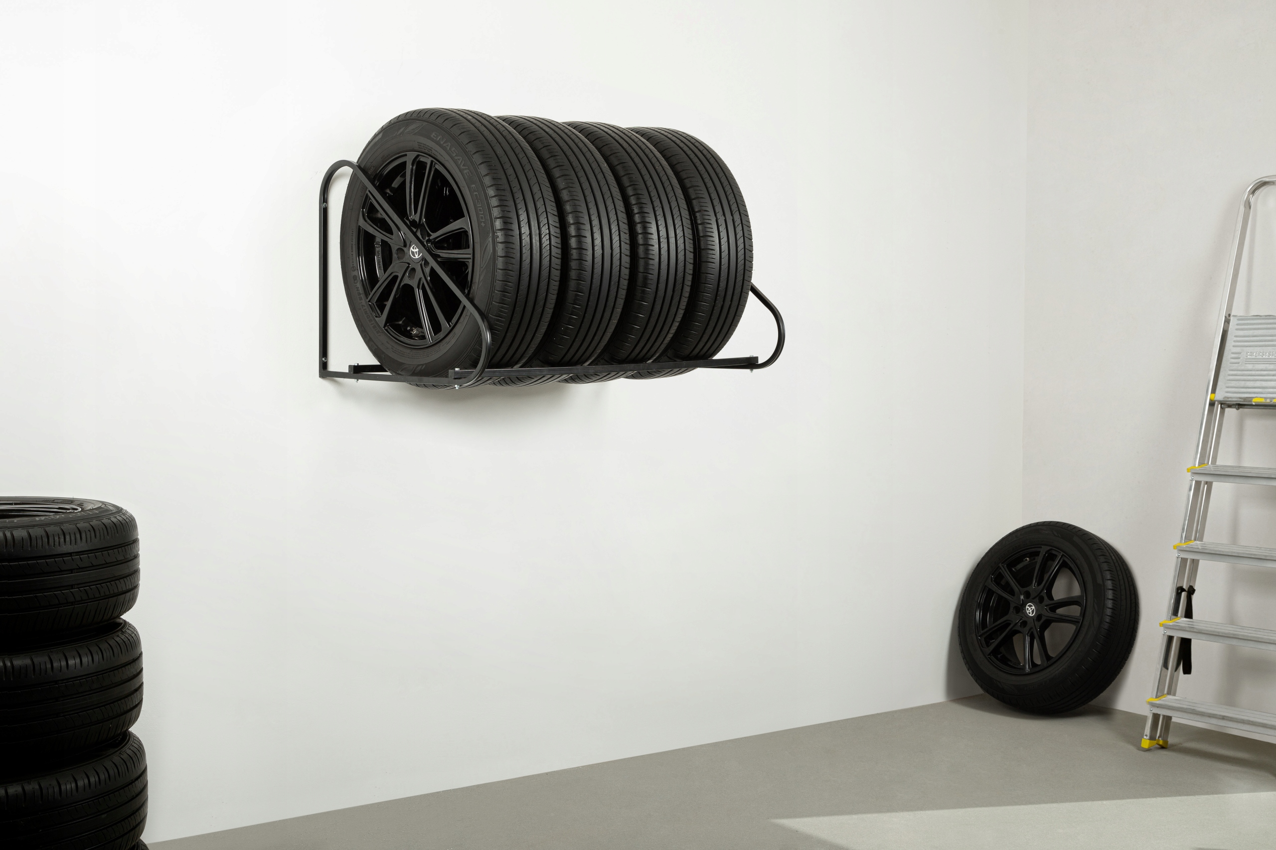 WIESZAK NA 4 OPONY KÓŁA FELGI STOJAK PÓŁKA NA ŚCIANĘ NA OPONY UNIWERSALNY