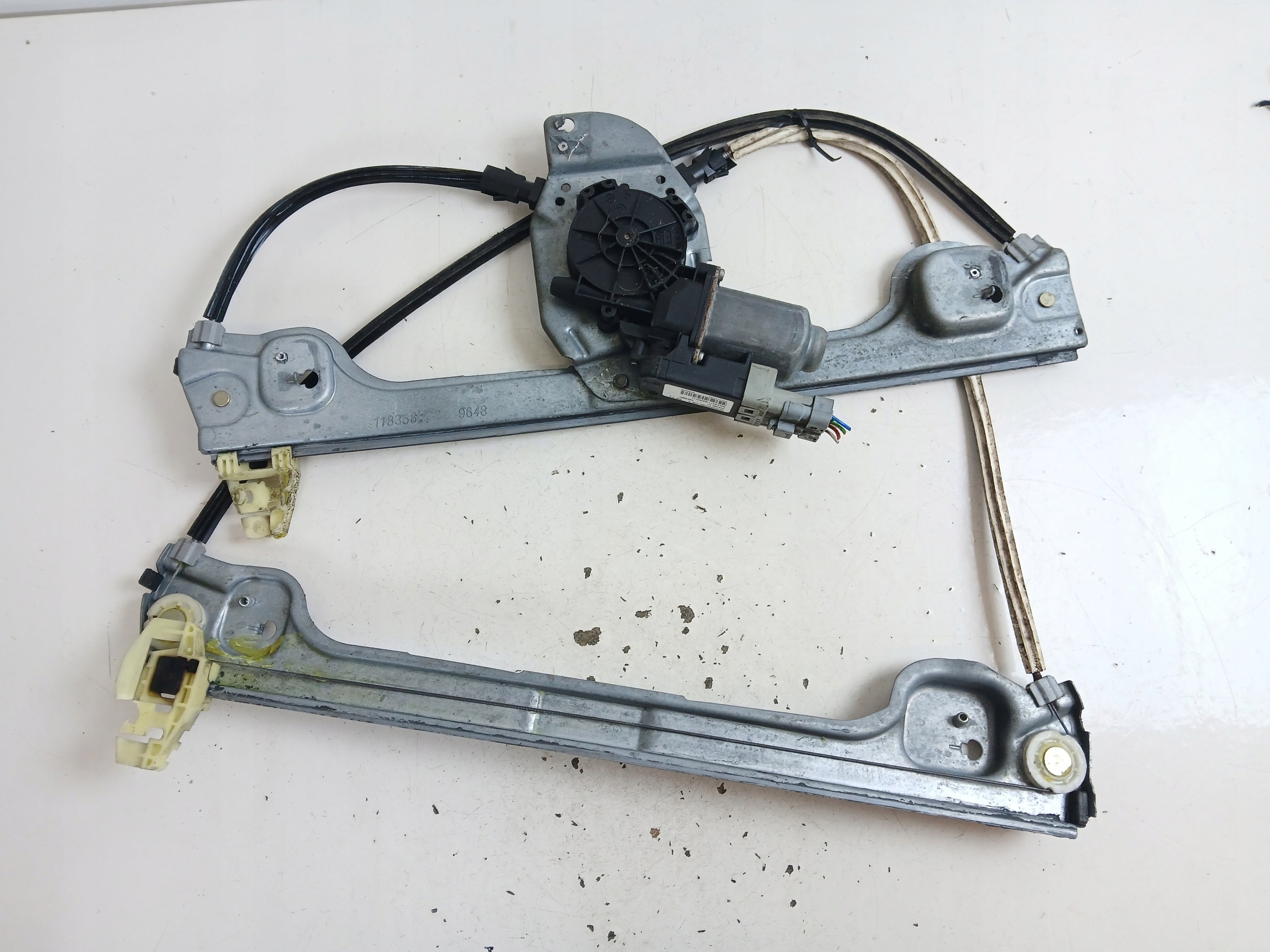 PEUGEOT 1007 window regulator left front 440758H