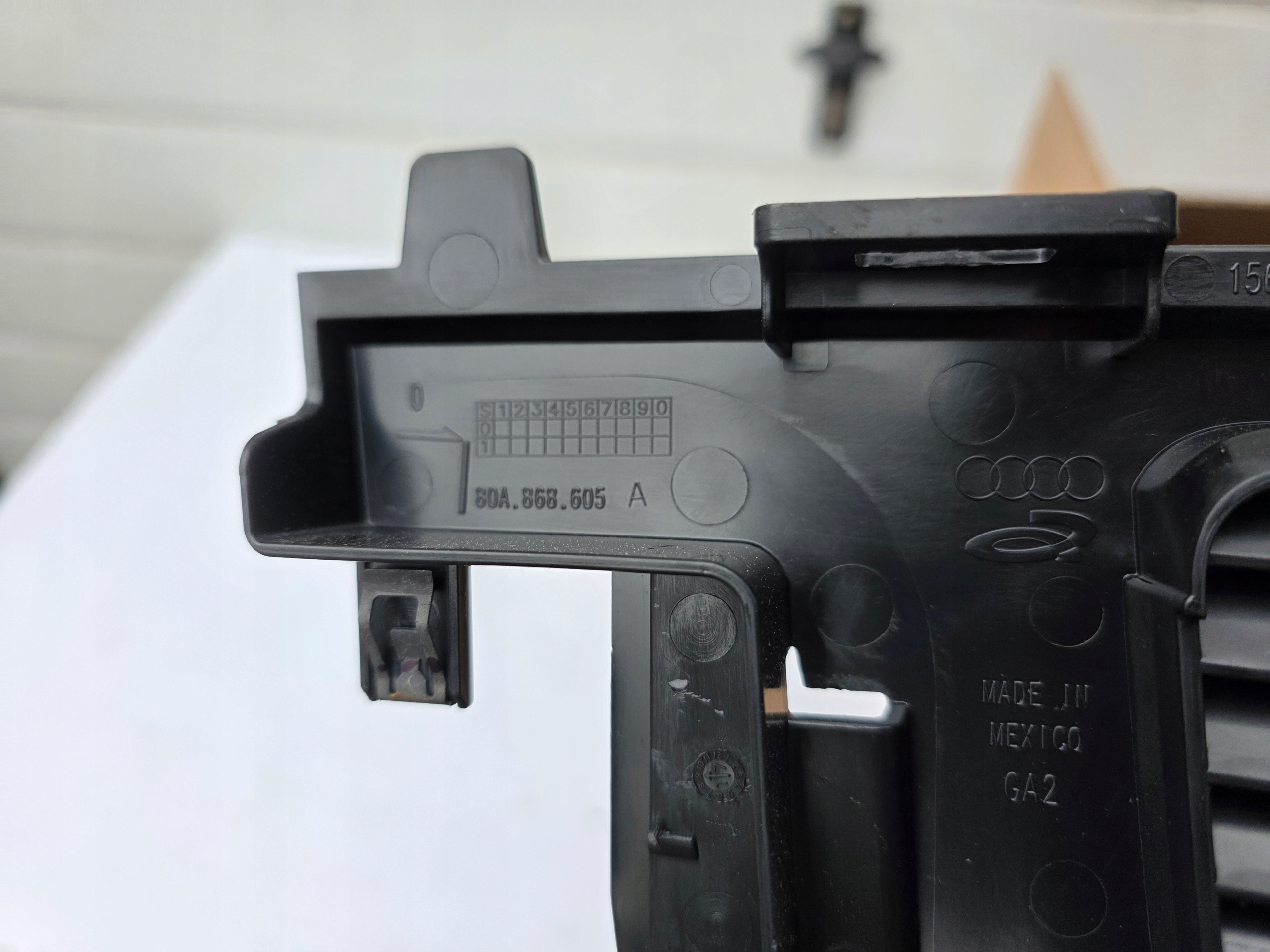 cover spoiler grid boot left black AUDI Q5 FY 80A II