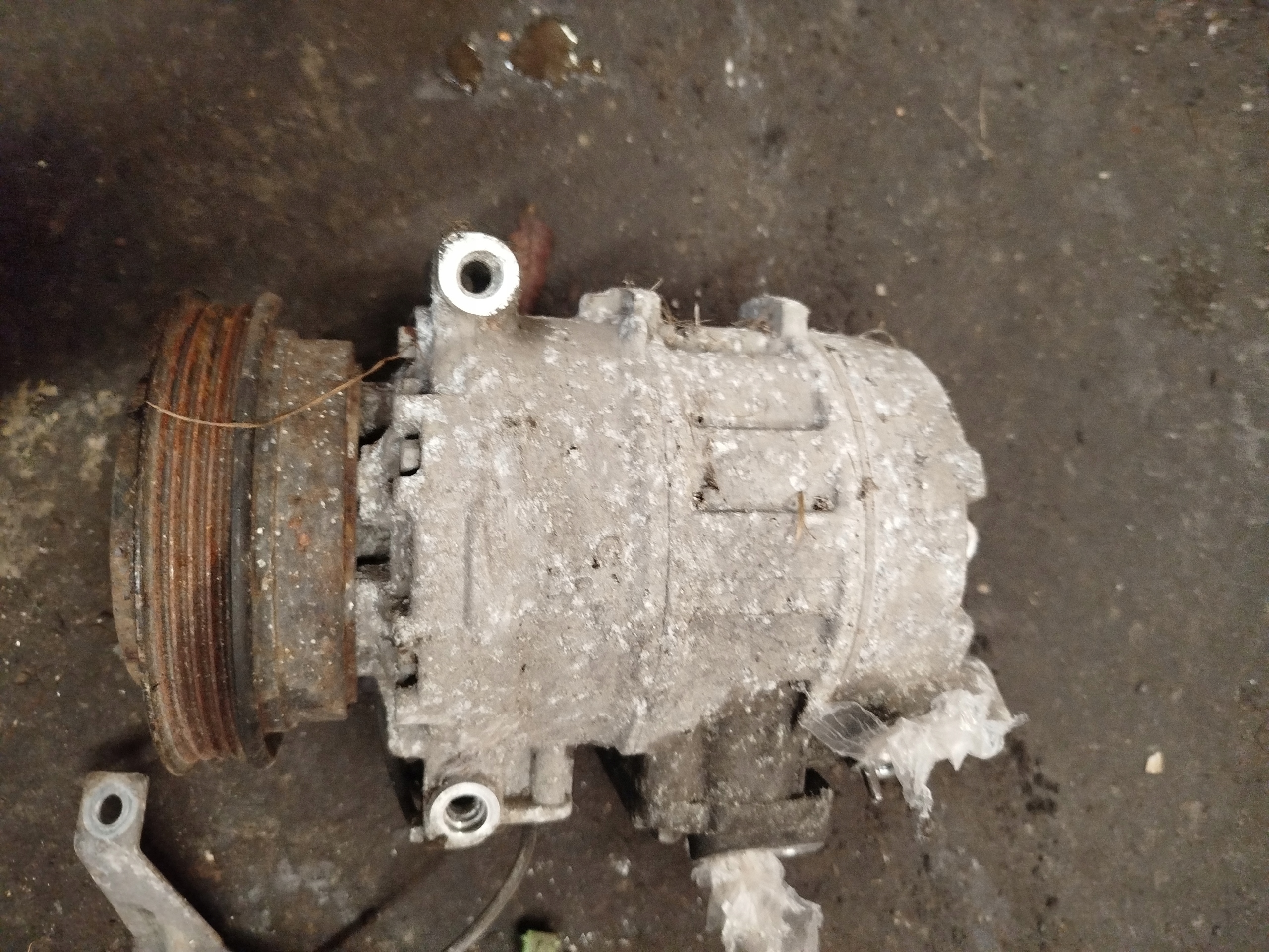 Компрессор кондиционера vw PASSAT B5 1.9 8D0260808