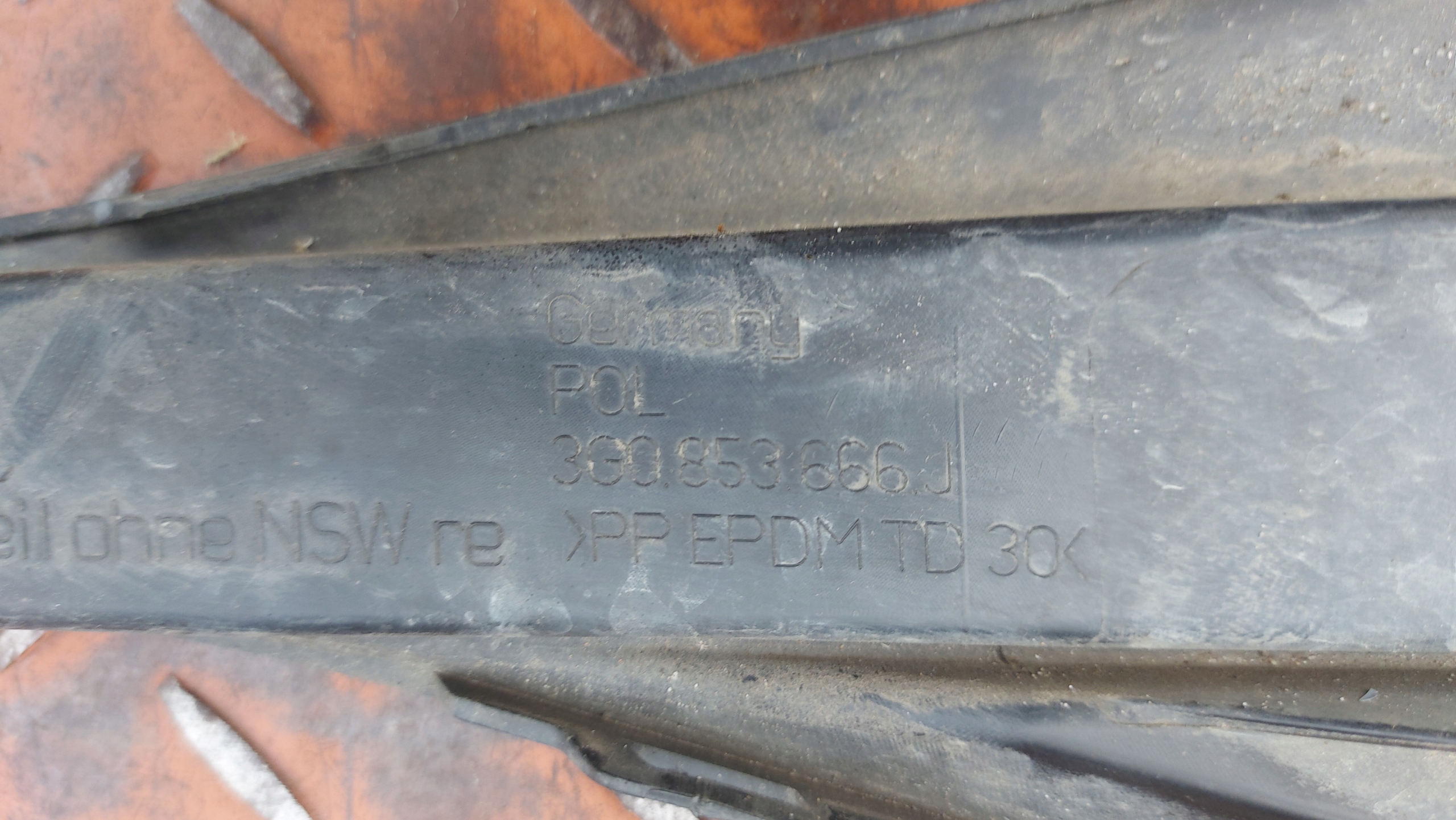 grid of a bumper right right front VW VOLKSWAGEN PASSAT B8 19