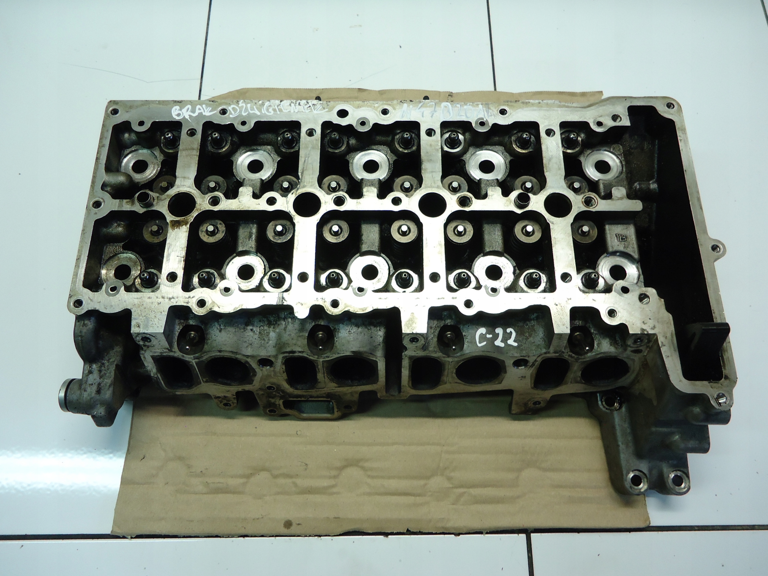 BMW 1 E87 2.0D N47D20 head. 7810465 does not have DZWIGIENEK