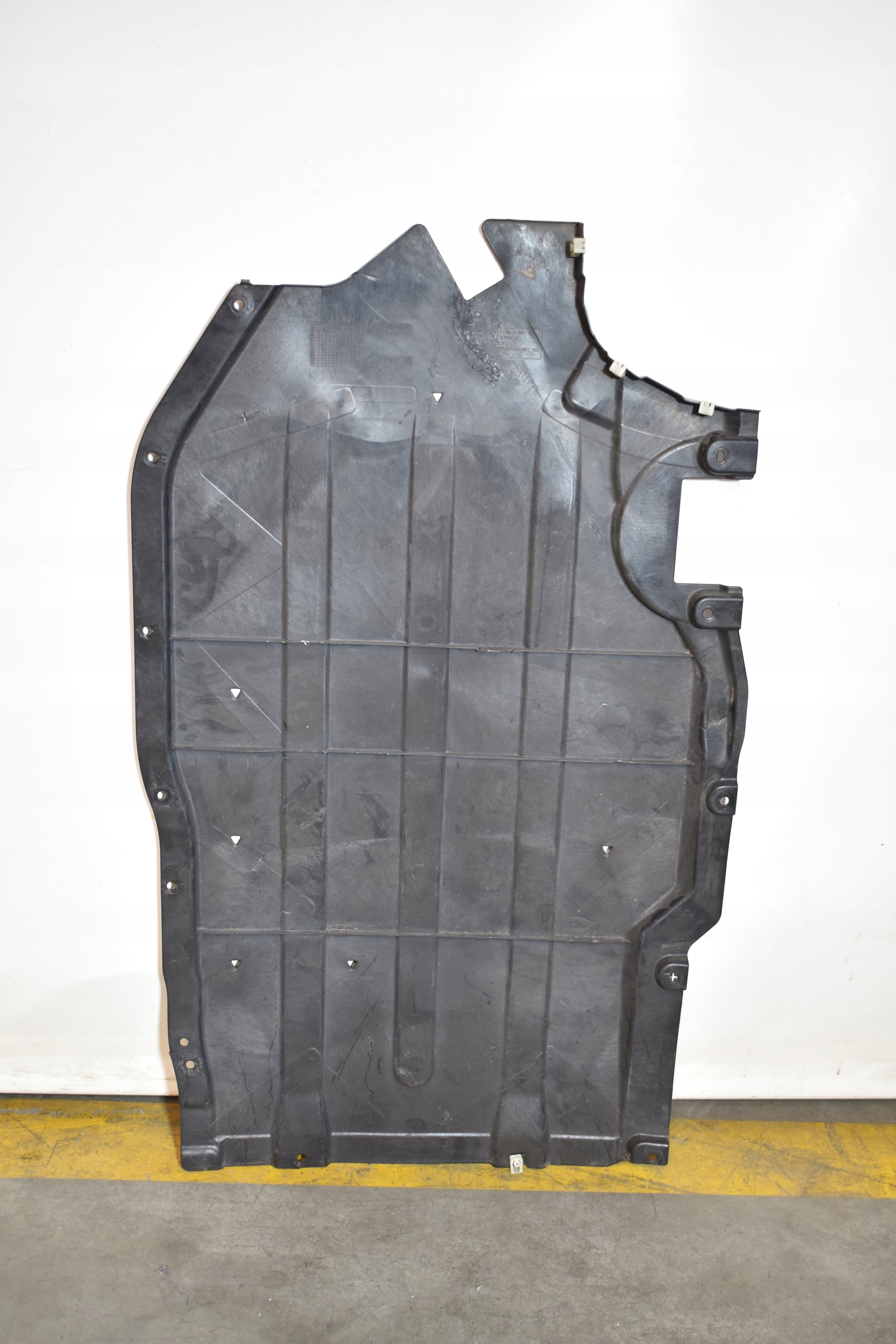 cover chassis left BMW X7 G07 1