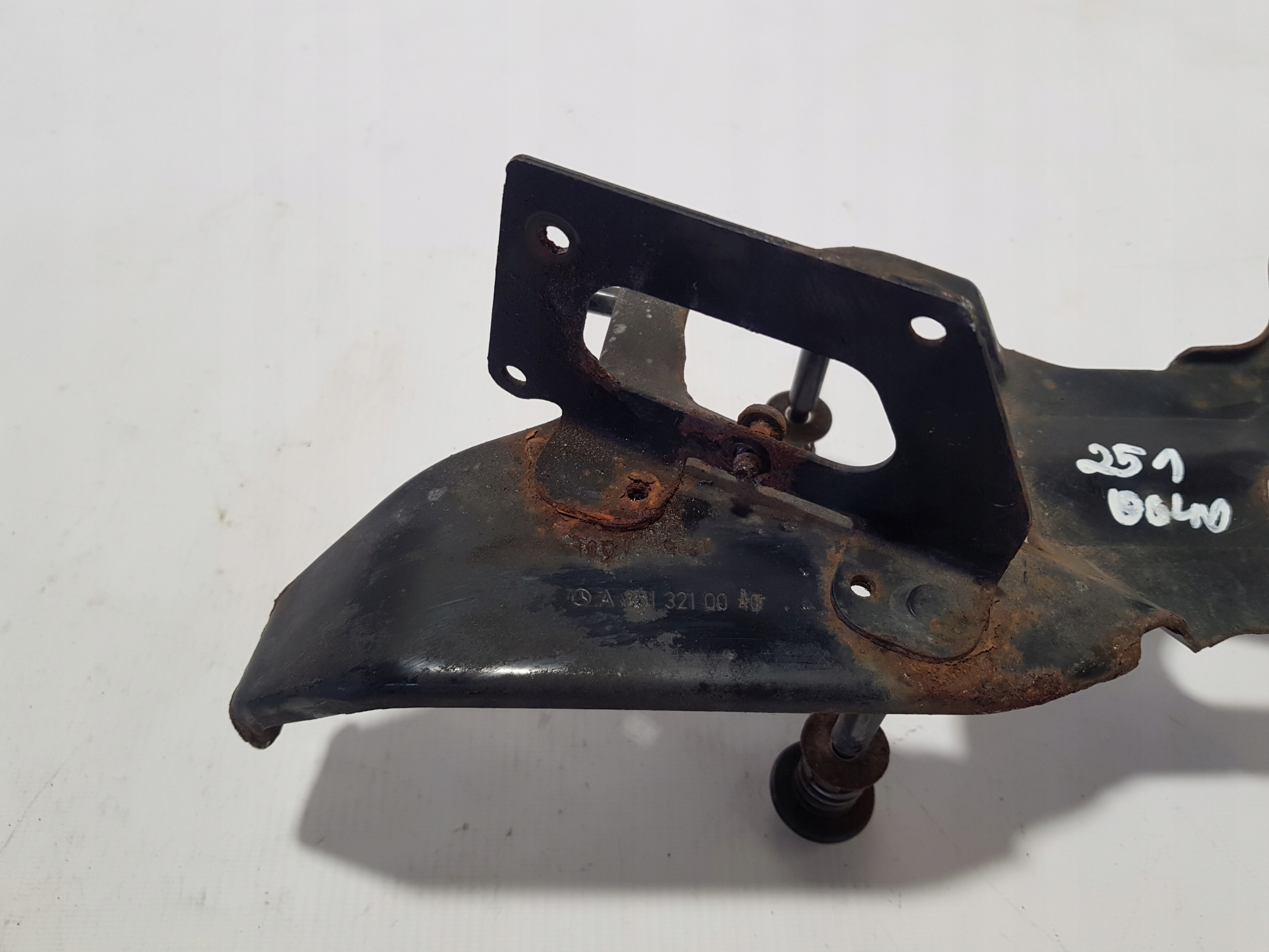 bracket KOMPRESORA AIRMATIC SPREZARKI MERCEDES W251