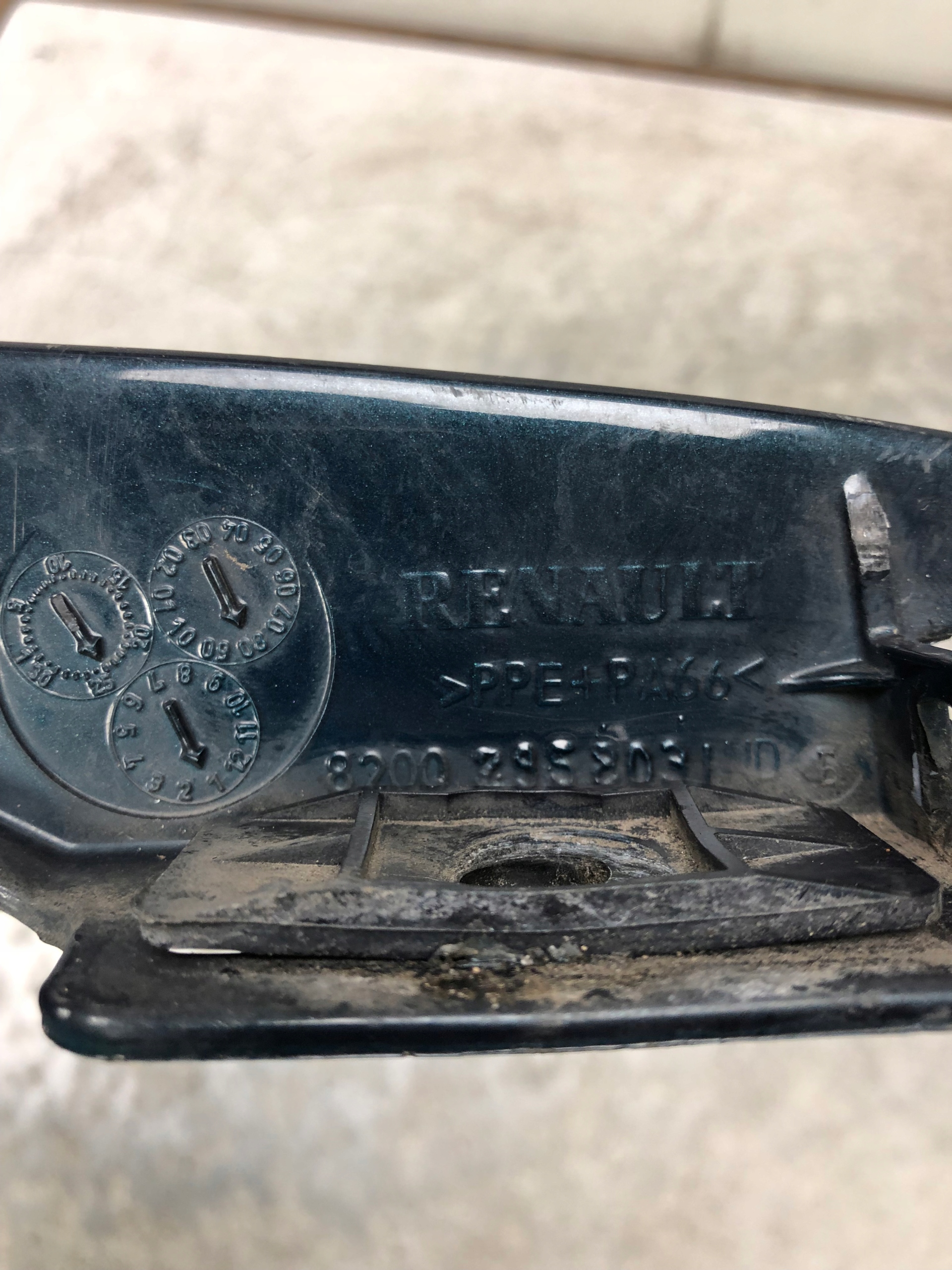 fender left front RENAULT LAGUNA II