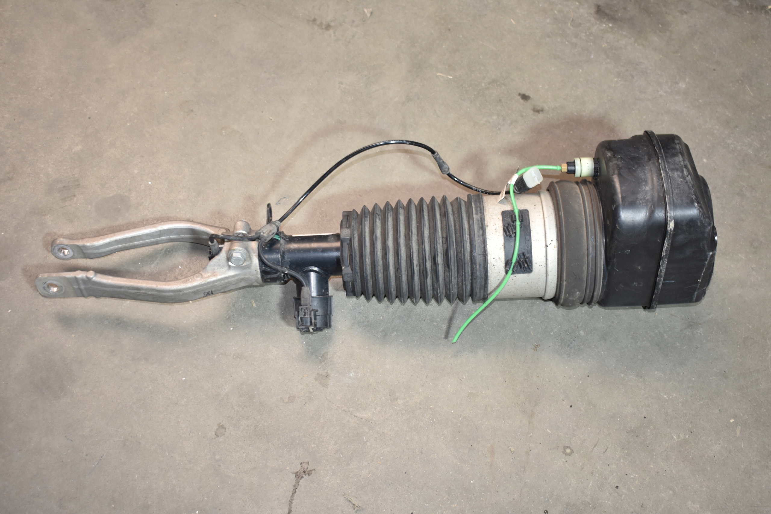 IDEALNY shock absorber front front left BMW G70 1