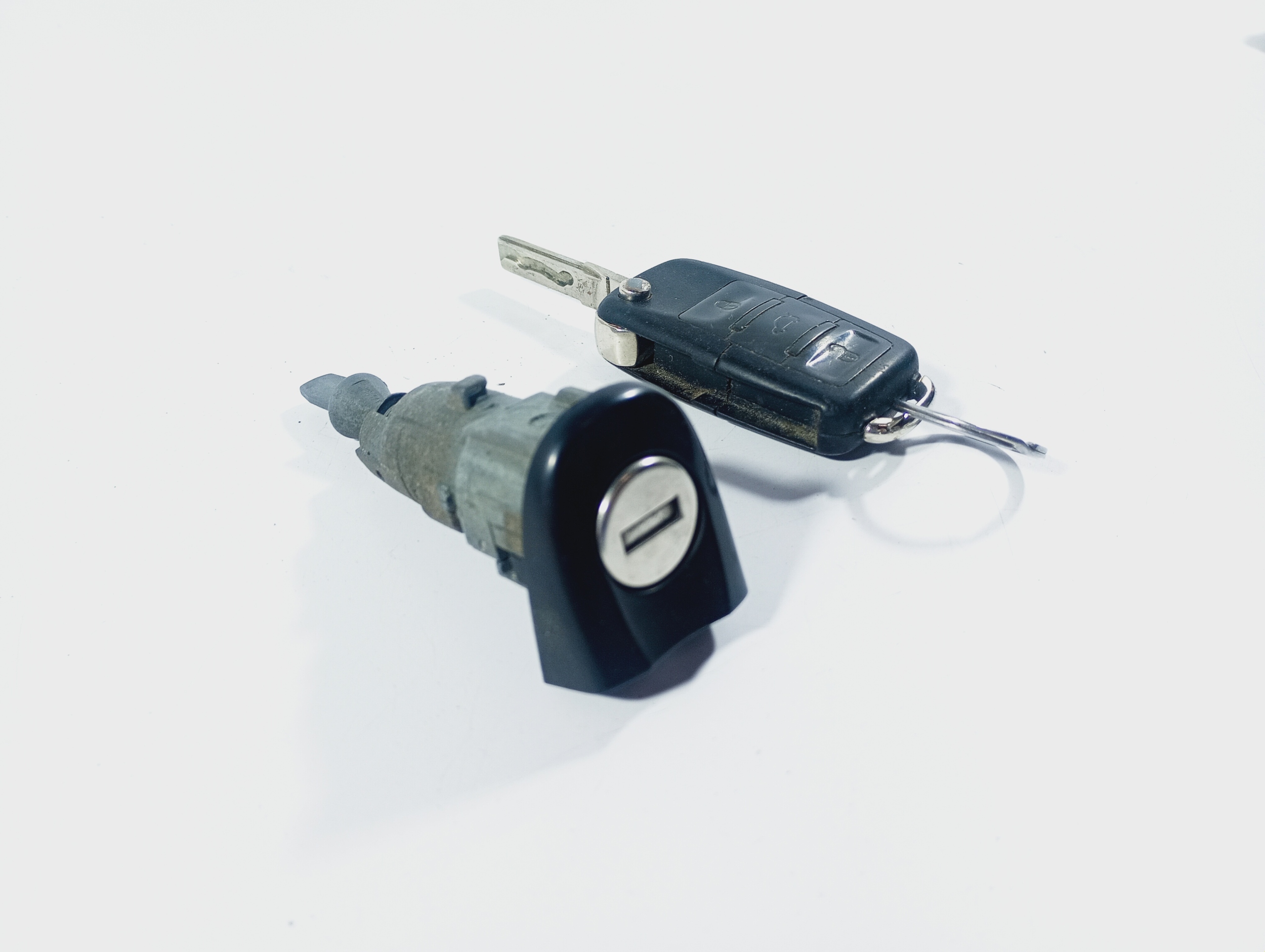 insert de la serrure z avec clé VW Golf V 5 positif 06-13