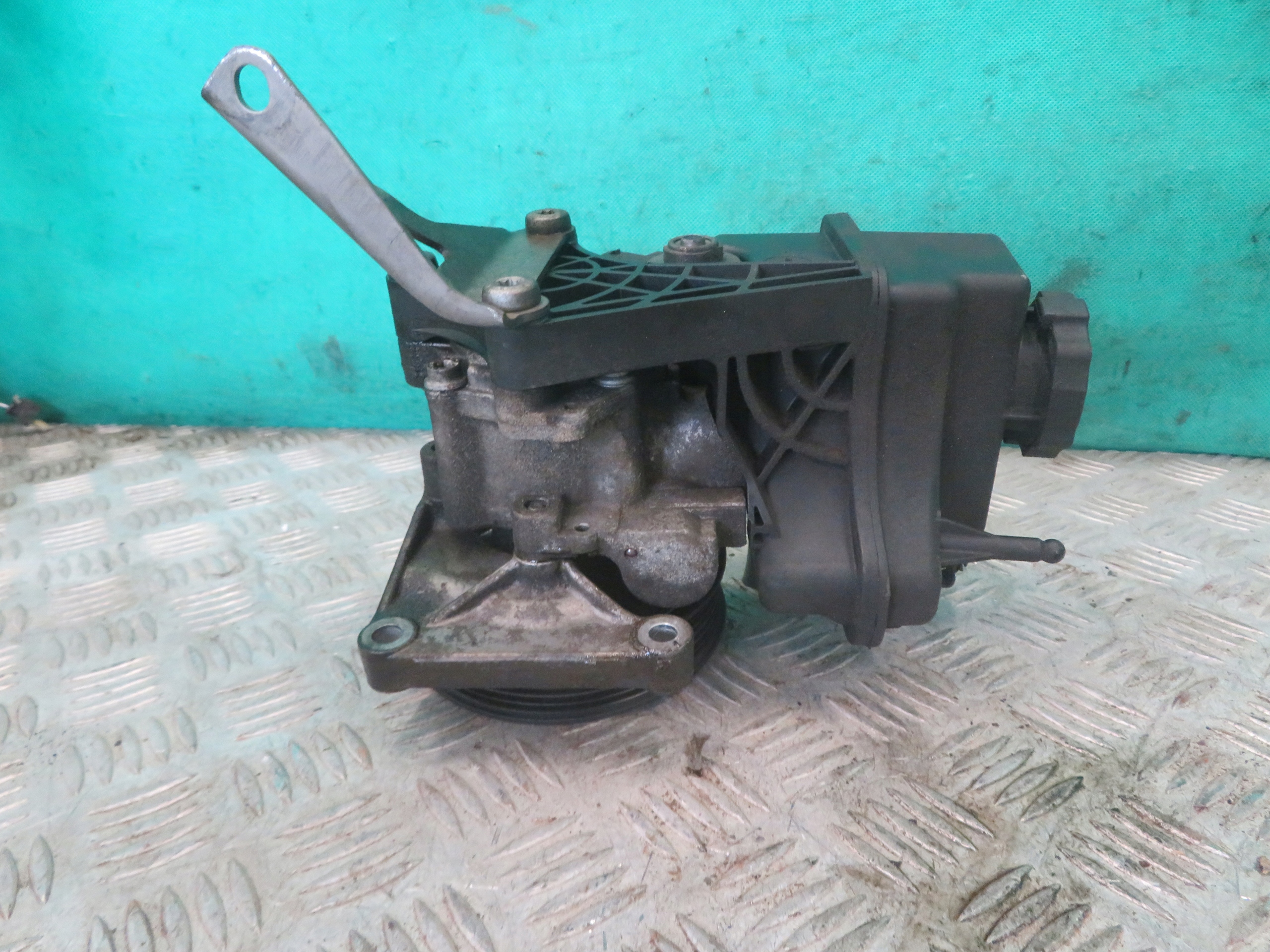 Pompa servosterzo MERCEDES W204 12R A0064662601