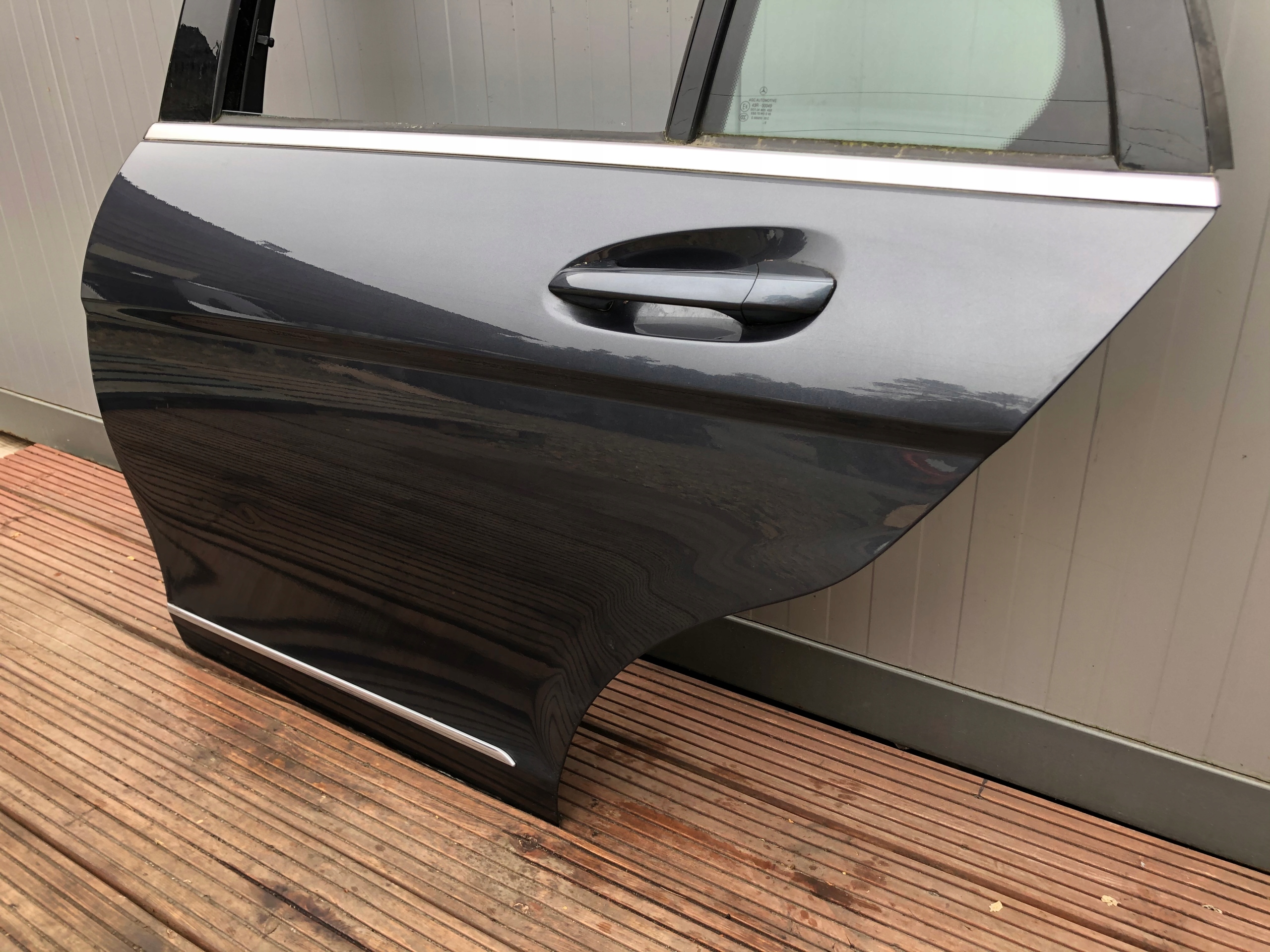 MERCEDES W204 KOMBI KOMPLETNE DRZWI LEWY TYŁ Strona zabudowy tył - lewa