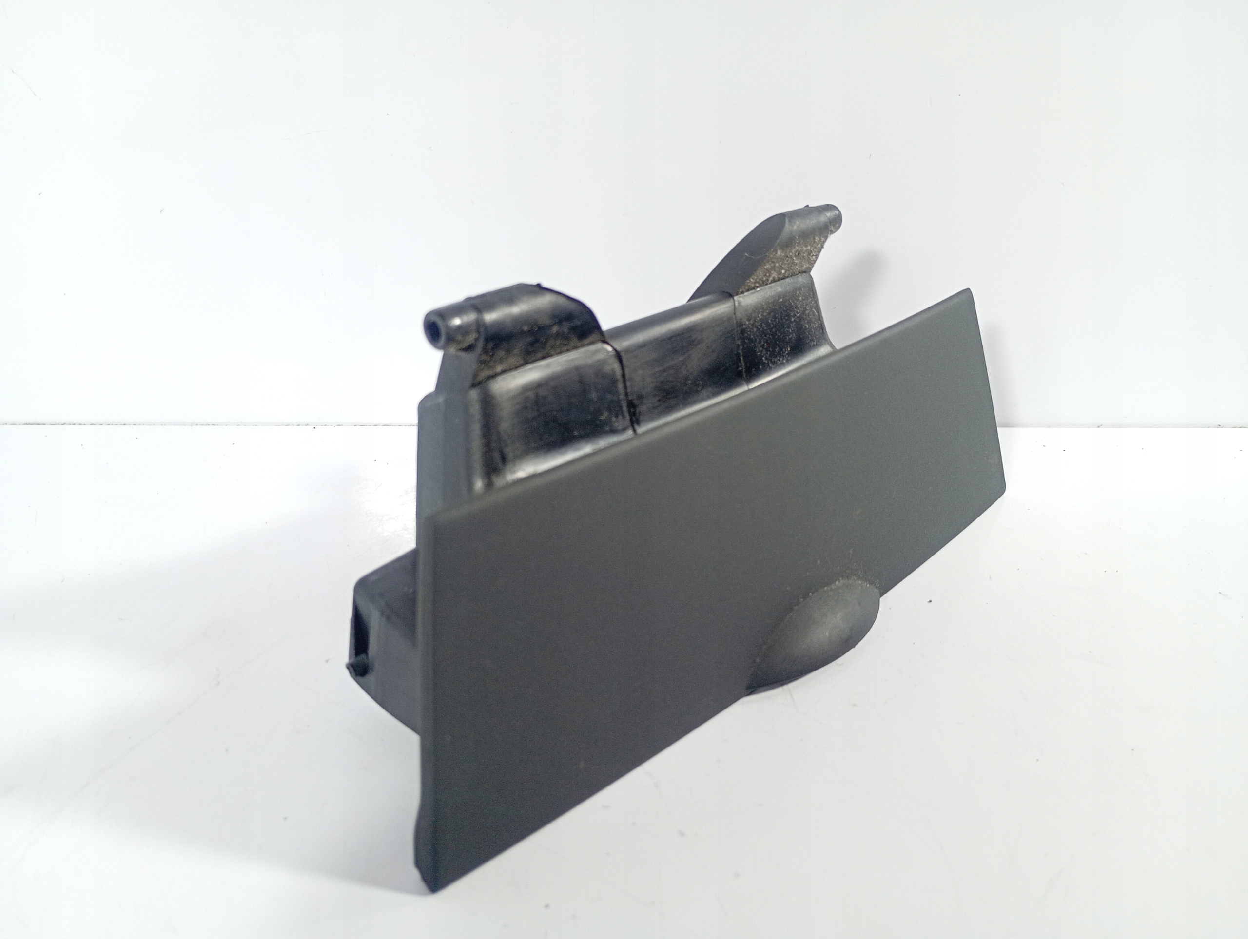 Corolla E12 9 02-06 passenger compartment plato OE 7411102050