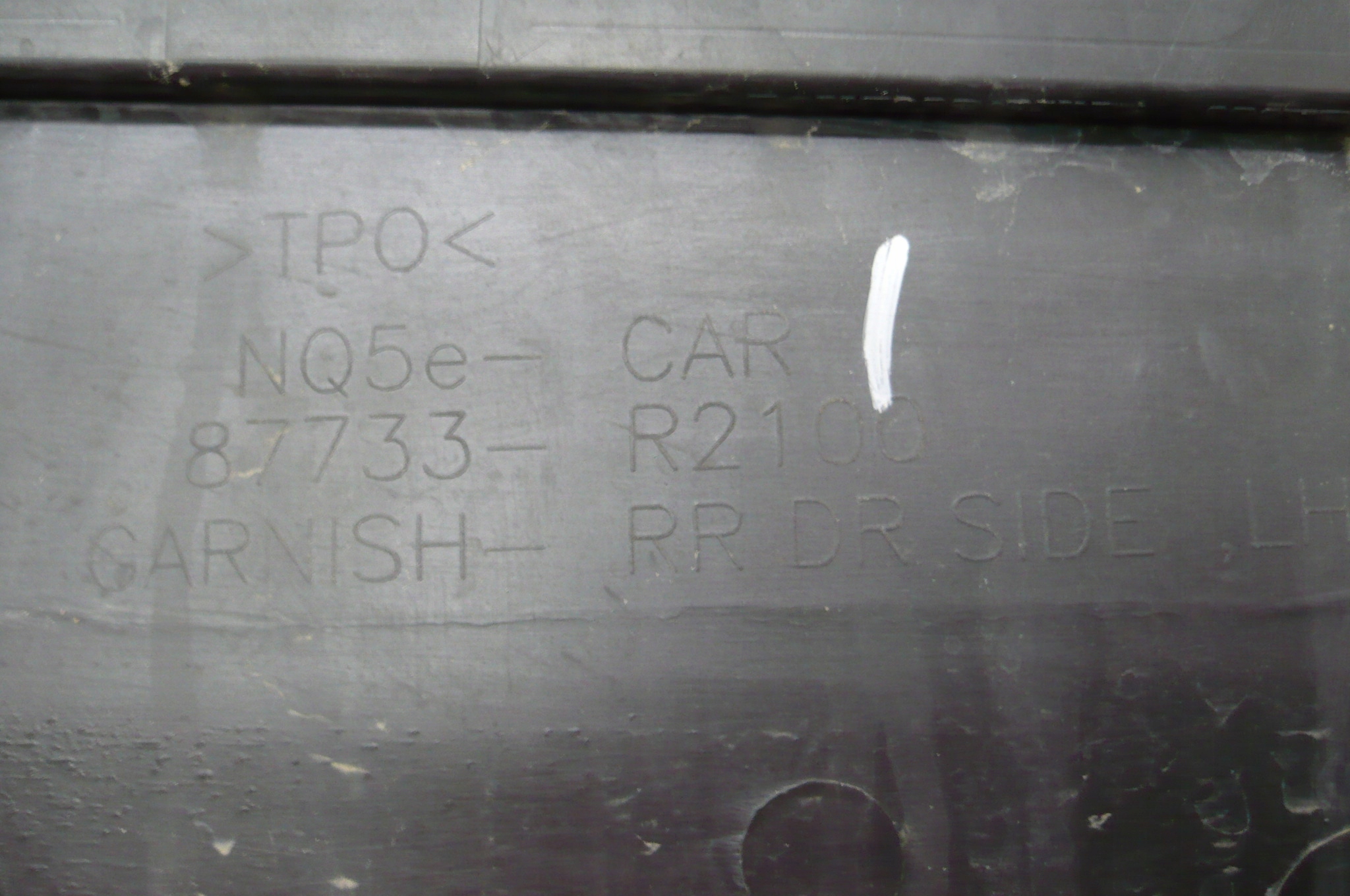 KIA SPORTAGE V 21- moulding door left rear part