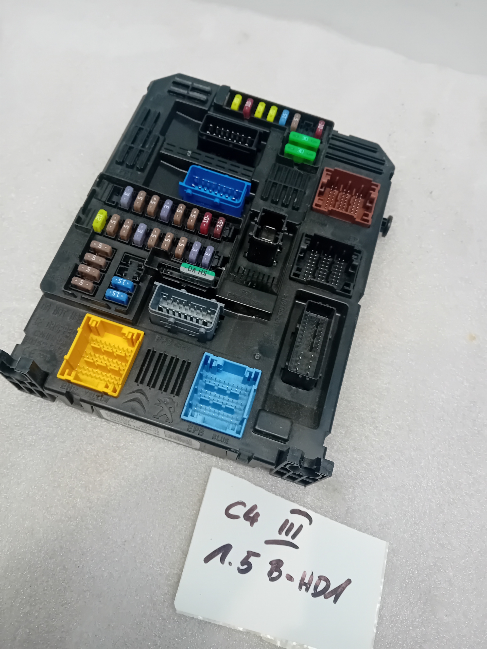 CITROEN C4 III MODUL BSI BEZPIECZNIKI 9832881080