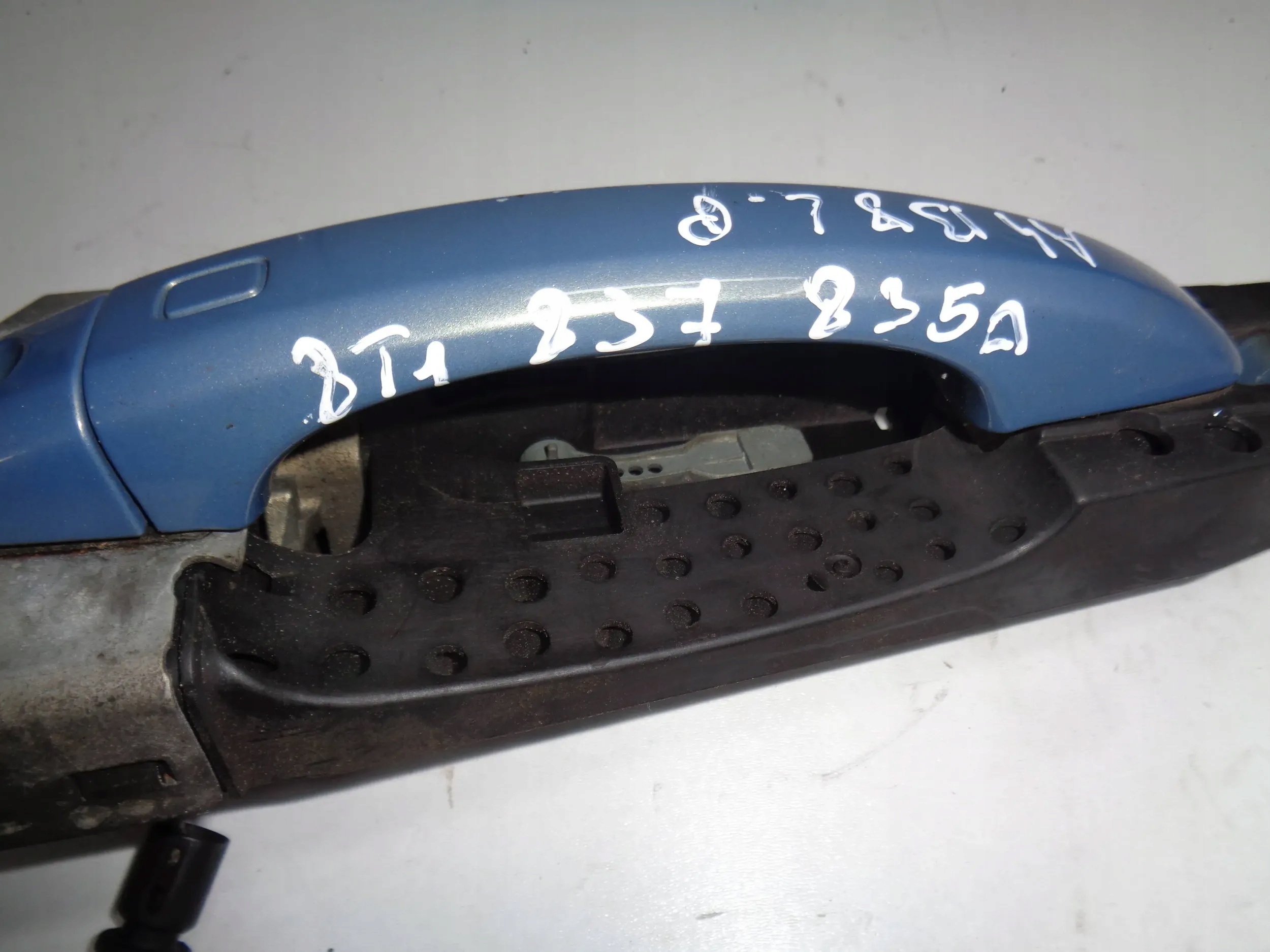 AUDI A4 B8 A5 Q5 handle door left front 08-15r