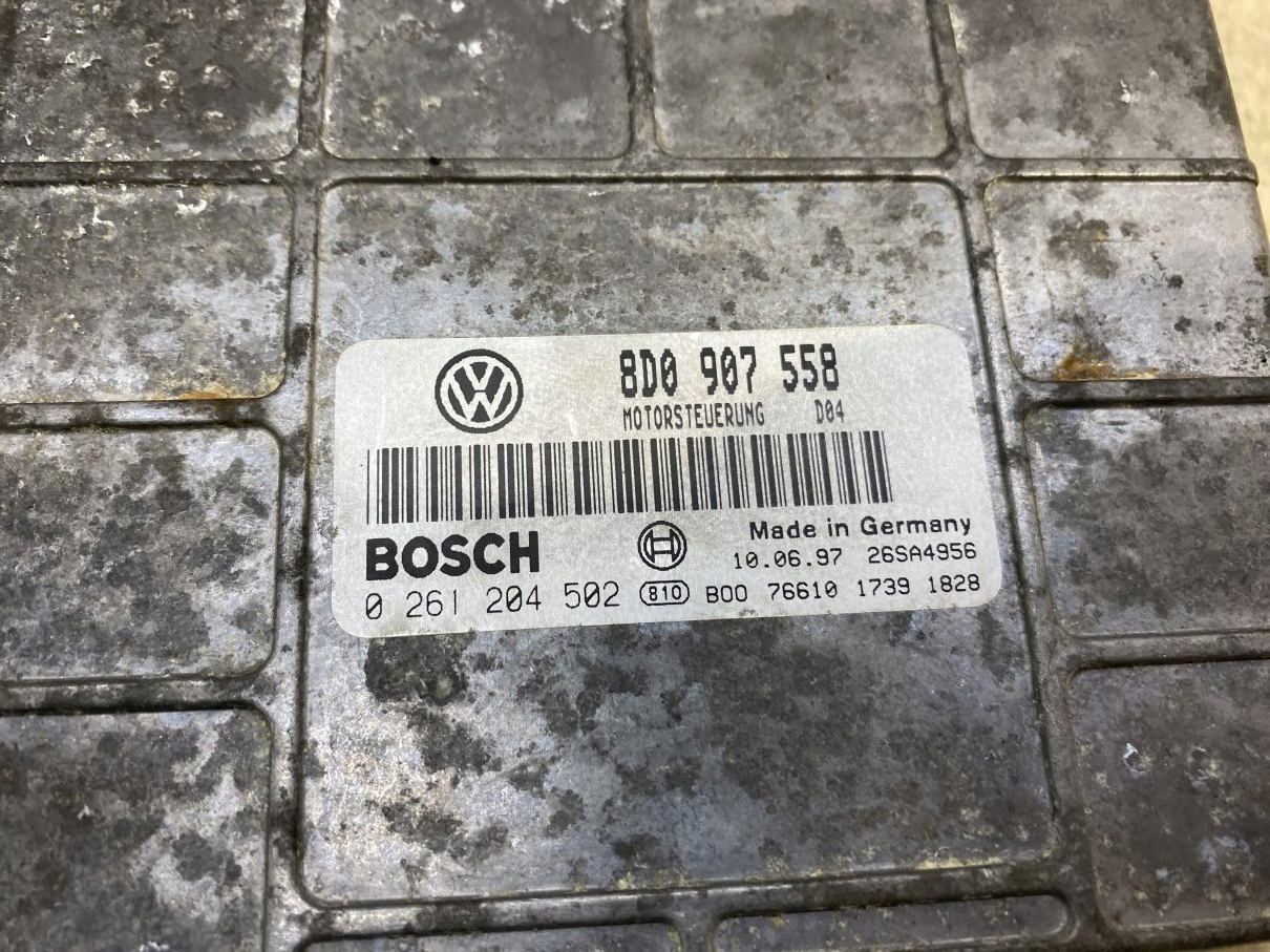 control unit of the engine PASSAT B5 1.6 0261204502