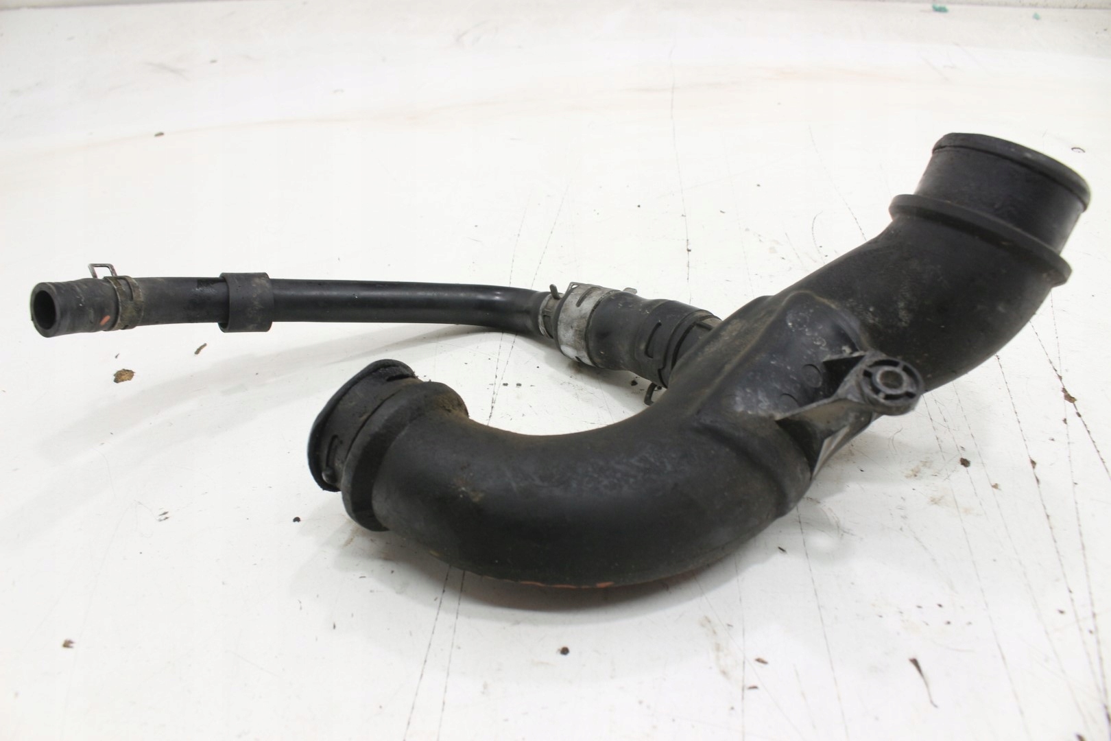 mazda MPV 2.0 труба впуск Воздух RF5G13230