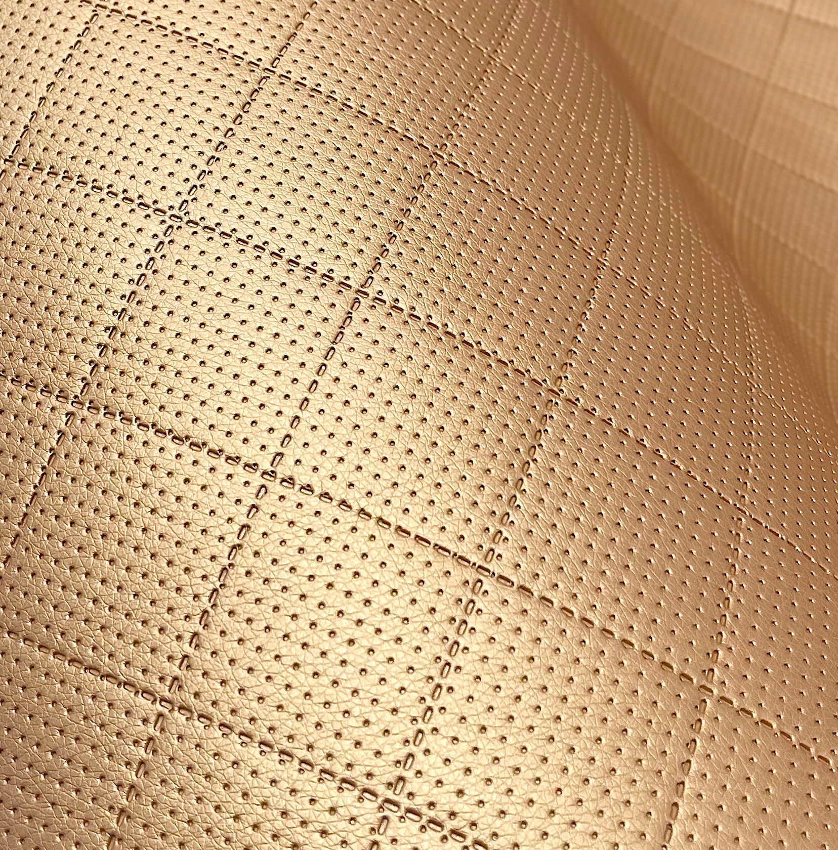 Jasno złota GTS 5x5 Perforowana Ekoskóra SOFT Tapicerka samochodowa do aut Numer katalogowy części Jasno złota GTS 5x5 Perforowana Ekoskóra SOFT Tapicerka samochodowa do aut kamper