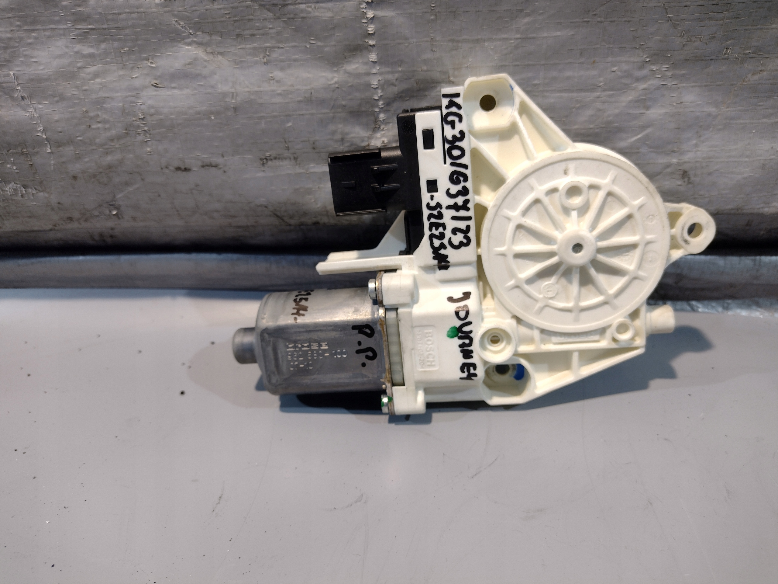 mini motor lifting windows right front Dodge Journey 0130822472
