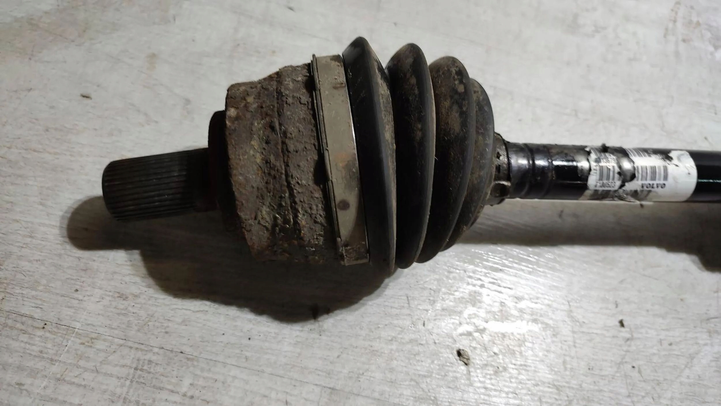 Volvo V40 2018 front side right semi-axis