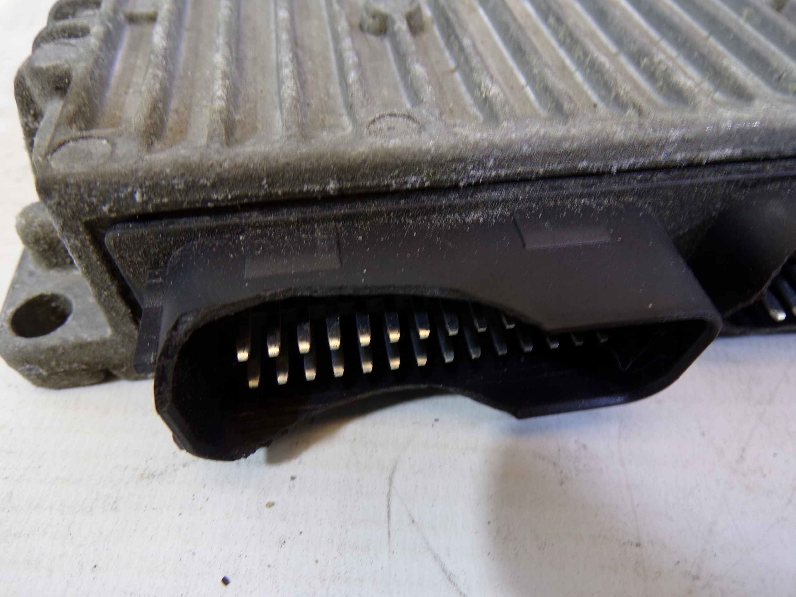 computer control unit of the engine PEUGEOT 206 1.4 9653213080 (1)