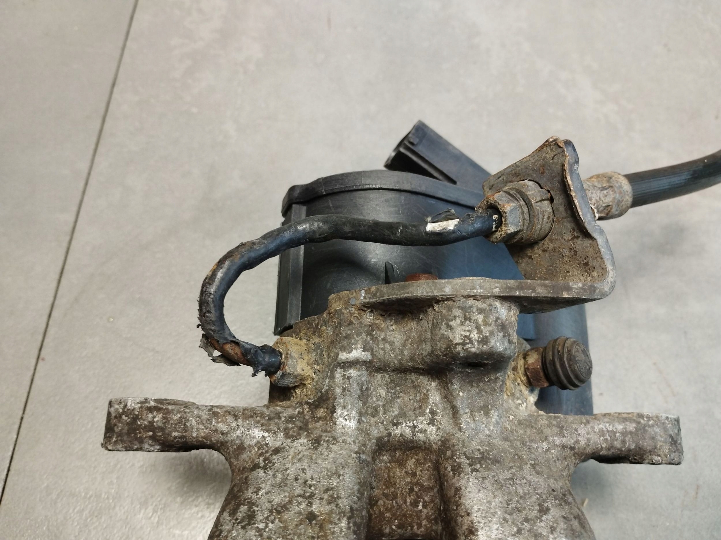 Volkswagen PASSAT B6 caliper left rear part electrical