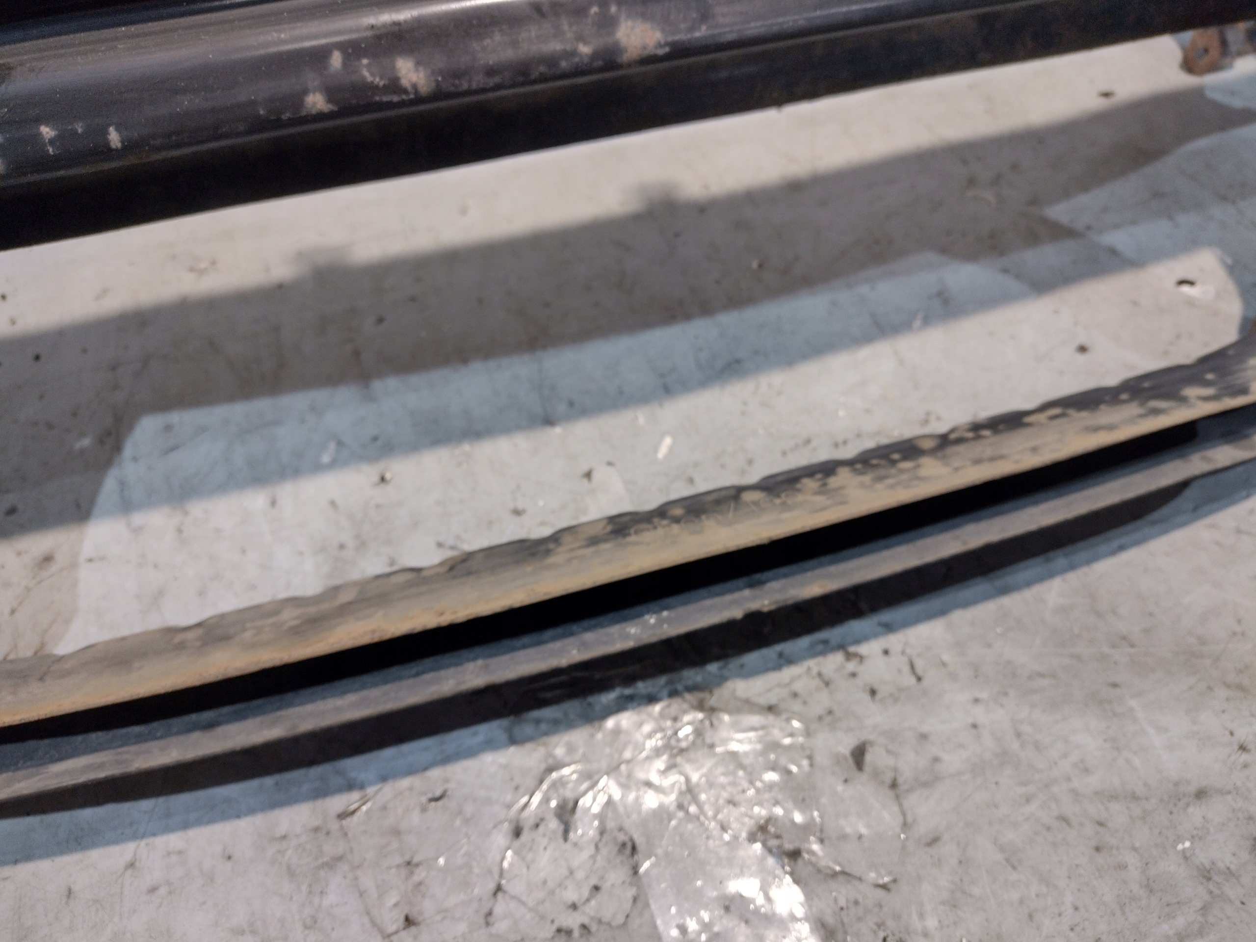 bumper support of the front Volkswagen Passat B6 1,9TDI