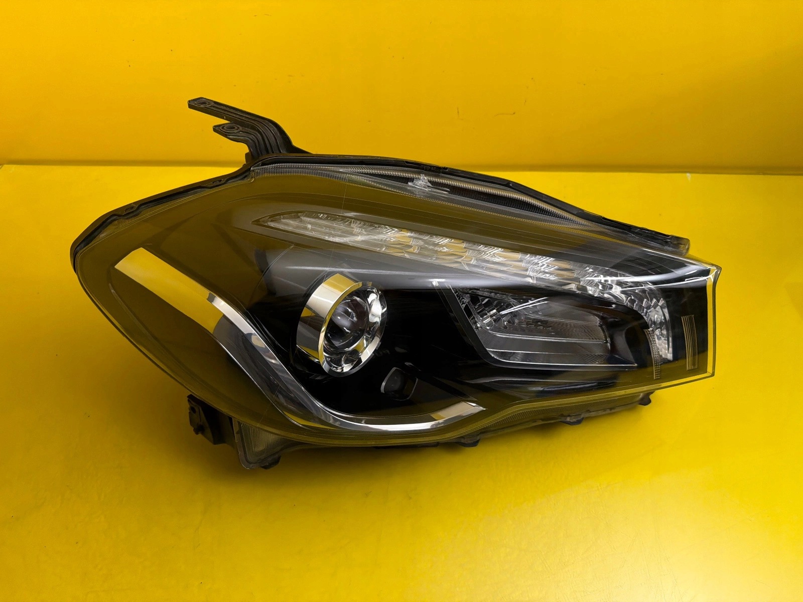feu droit Suzuki SX4 II S-Cross Led 2016-2021 100-18738