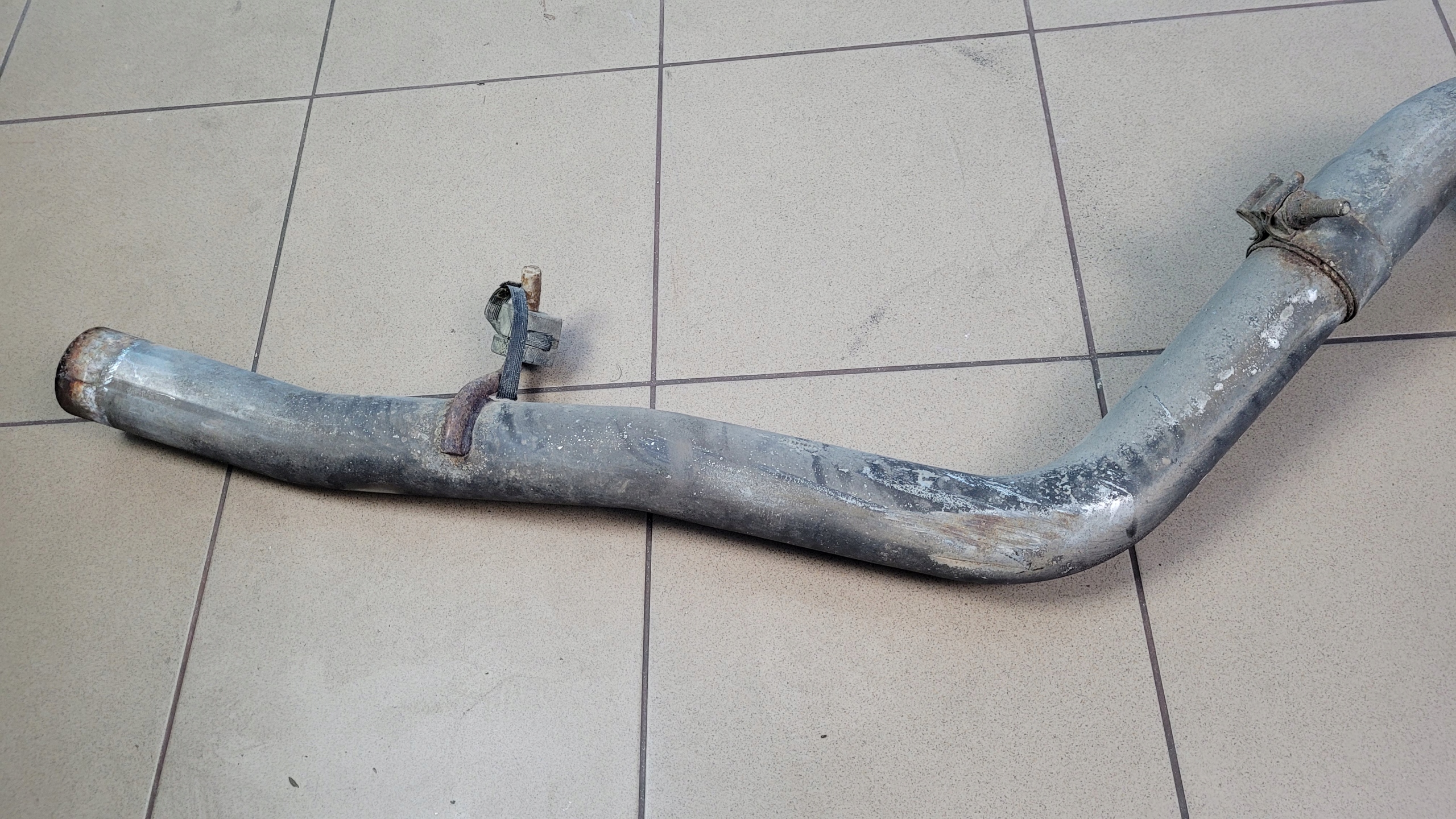 Dodge CHALLENGER 3.6л 19r труба наконечник выхлопная левый