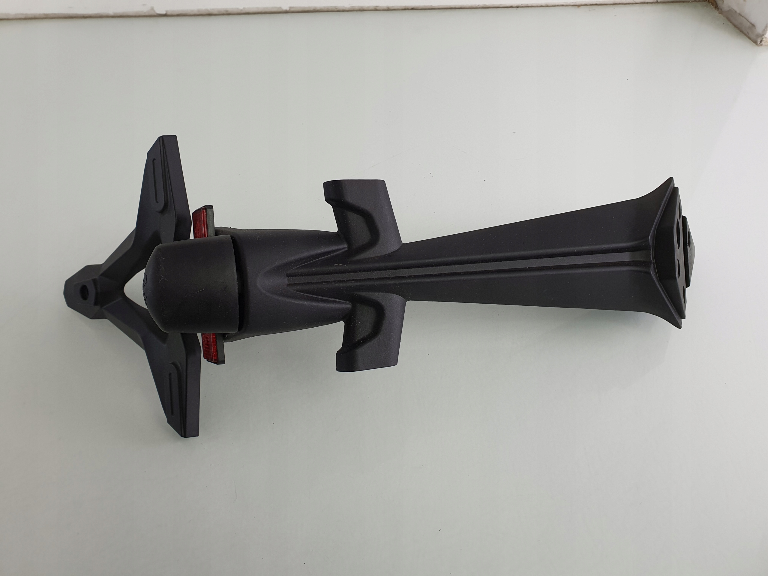 2302198 - F42 TRIUMPH DAYTONA 675 крепление доски хвост