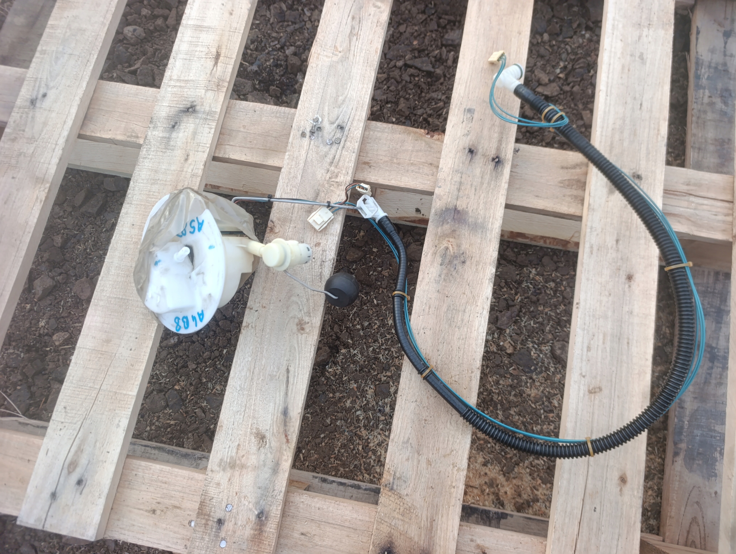 Sensor plywak des Kraftstoffsbehälters audi a5 8T a4 b8 3.2 fsi