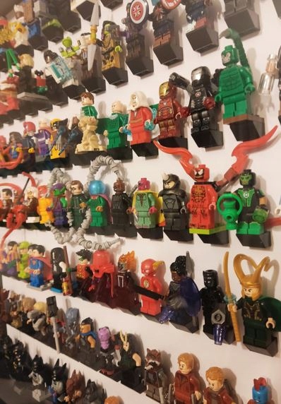 DUŻA RAMKA NA 98,105 lub 112 FIGUREK w stylu Lego / Cobi GABLOTKA 52CMx52CM Szerokość produktu 50 cm