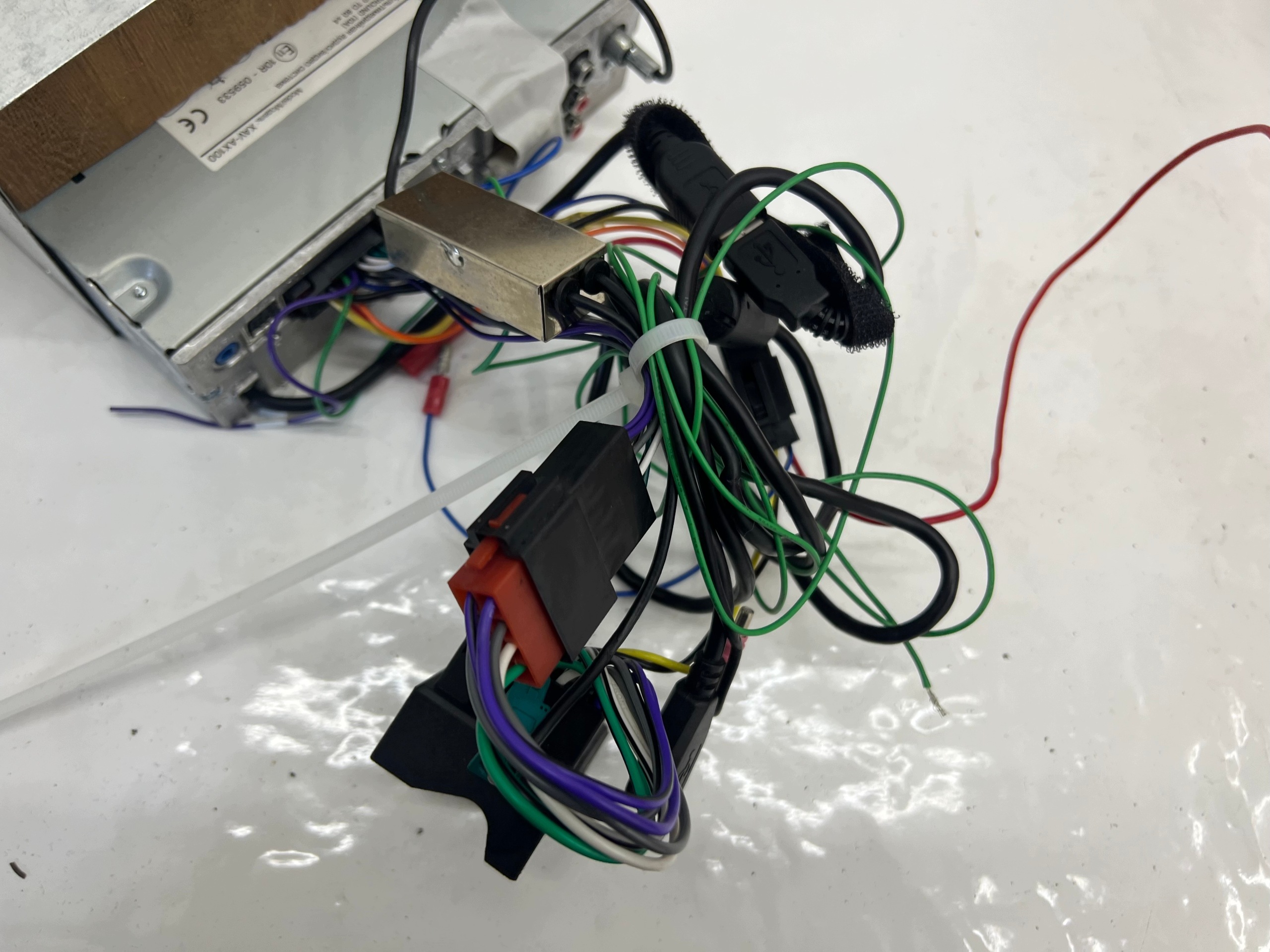 VW TOUAREG e 7L RADIO SONY XAV-AX100