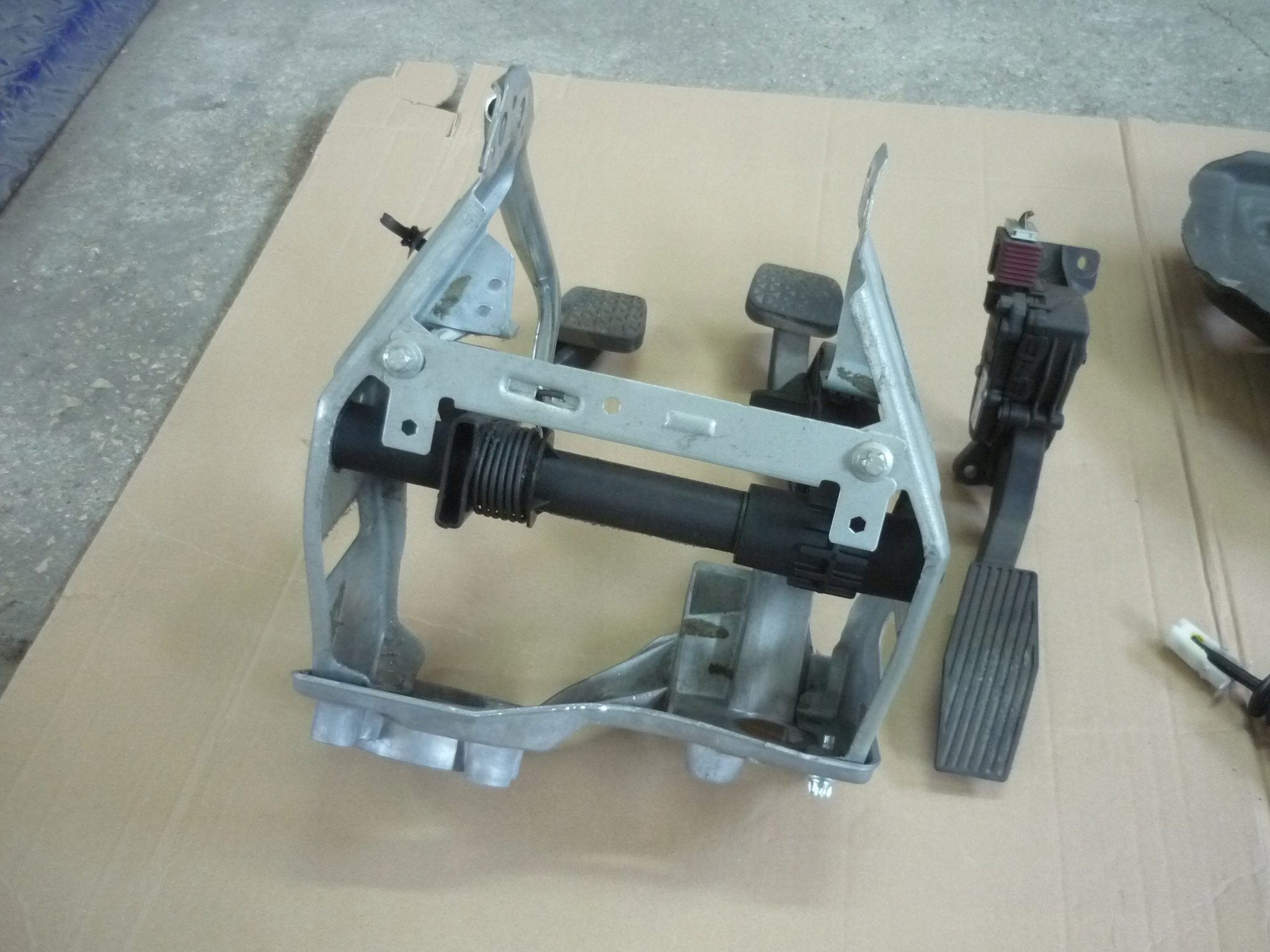 PEDAŁY + ŚCIANA GRODZIOWA PRZEKŁADKA NA MANUAL KOMPLET OPEL VECTRA C Numer katalogowy oryginału OPEL VECTRA C SIGNUM LIFT FL PRZEDLIFT