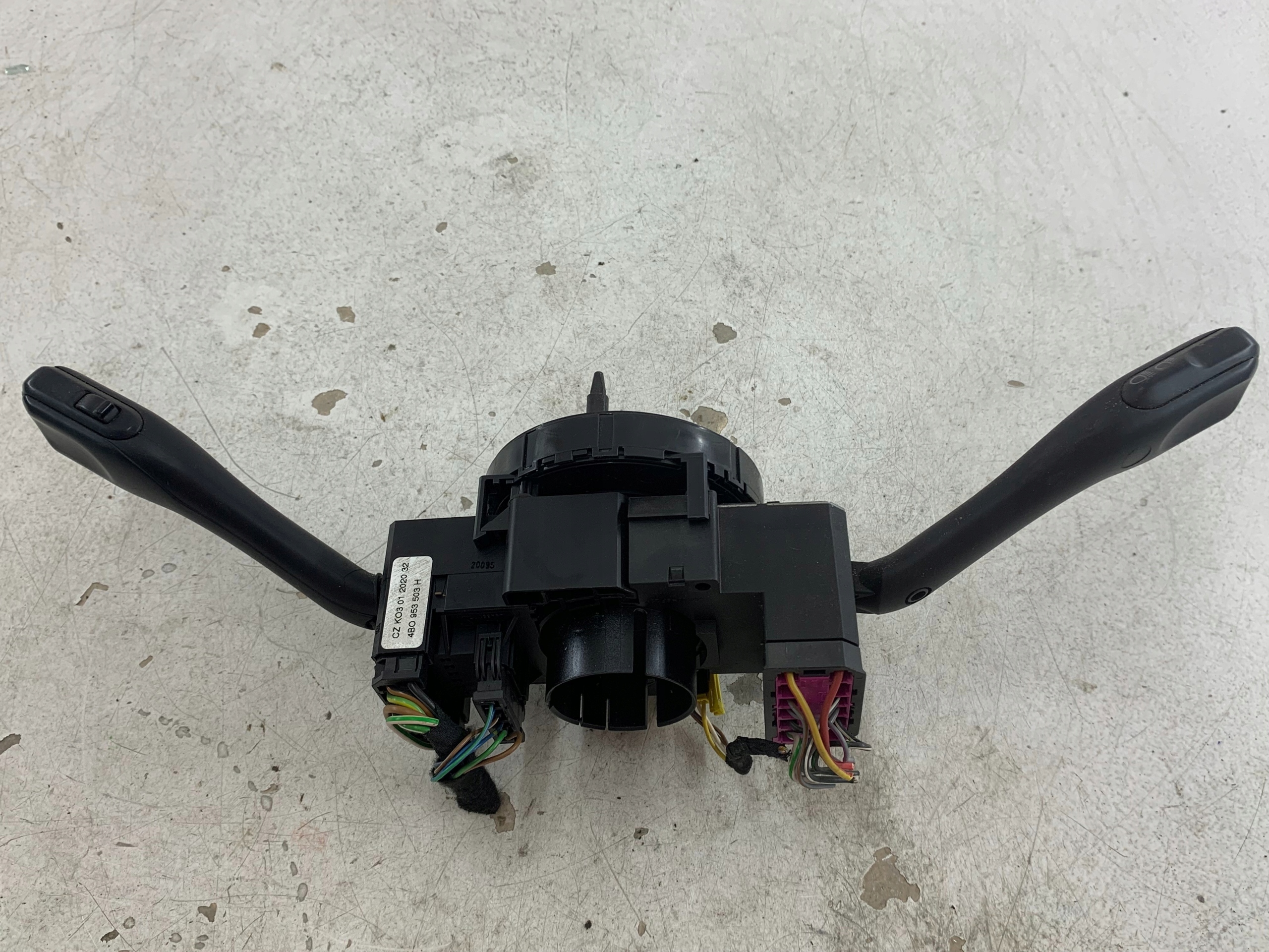8L0953513G PRELACZNIK ZESPOLONY SKODA FABIA e